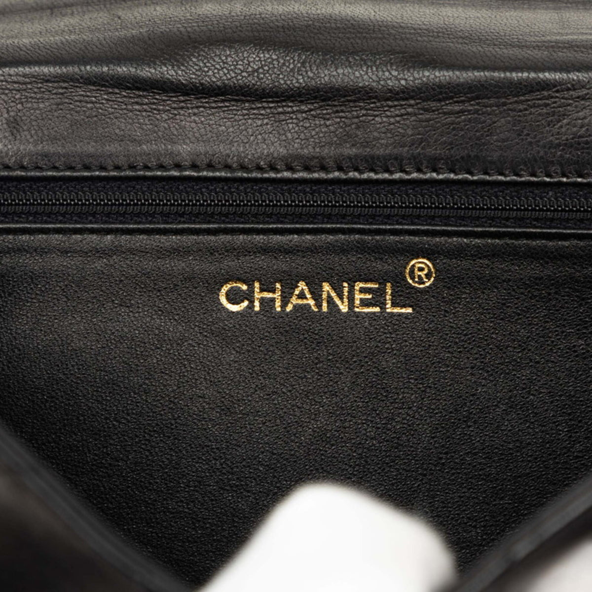 Chanel Black Leather Shoulder Bag (Pre-Owned)