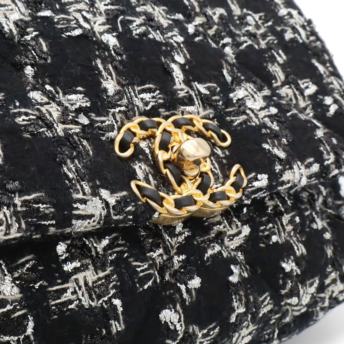 Chanel Black Tweed Shoulder Bag (Pre-Owned)