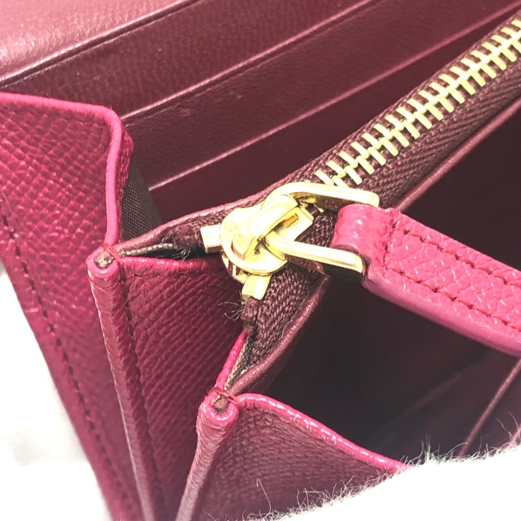 Bvlgari Red Color Leather Wallet (Bi-Fold) (Pre-Owned)