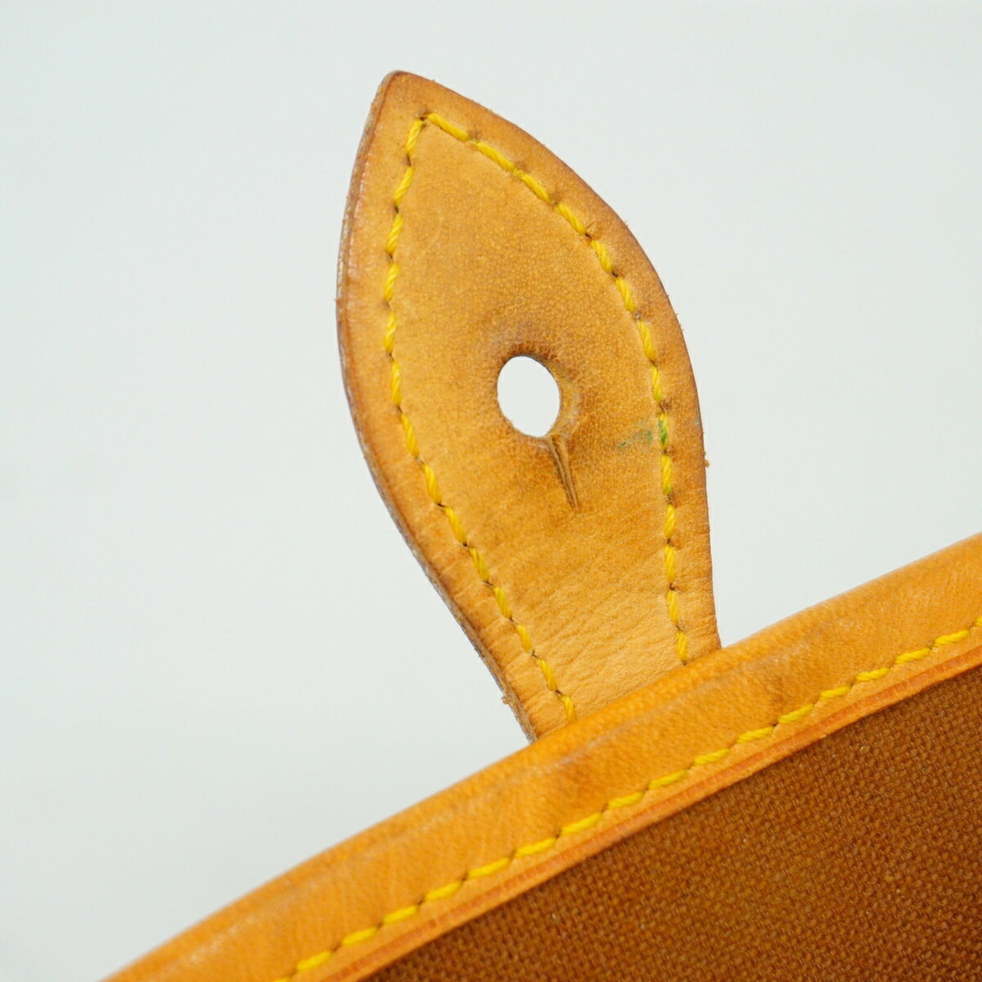Louis Vuitton Brown Shoulder Bag (Pre-Owned)