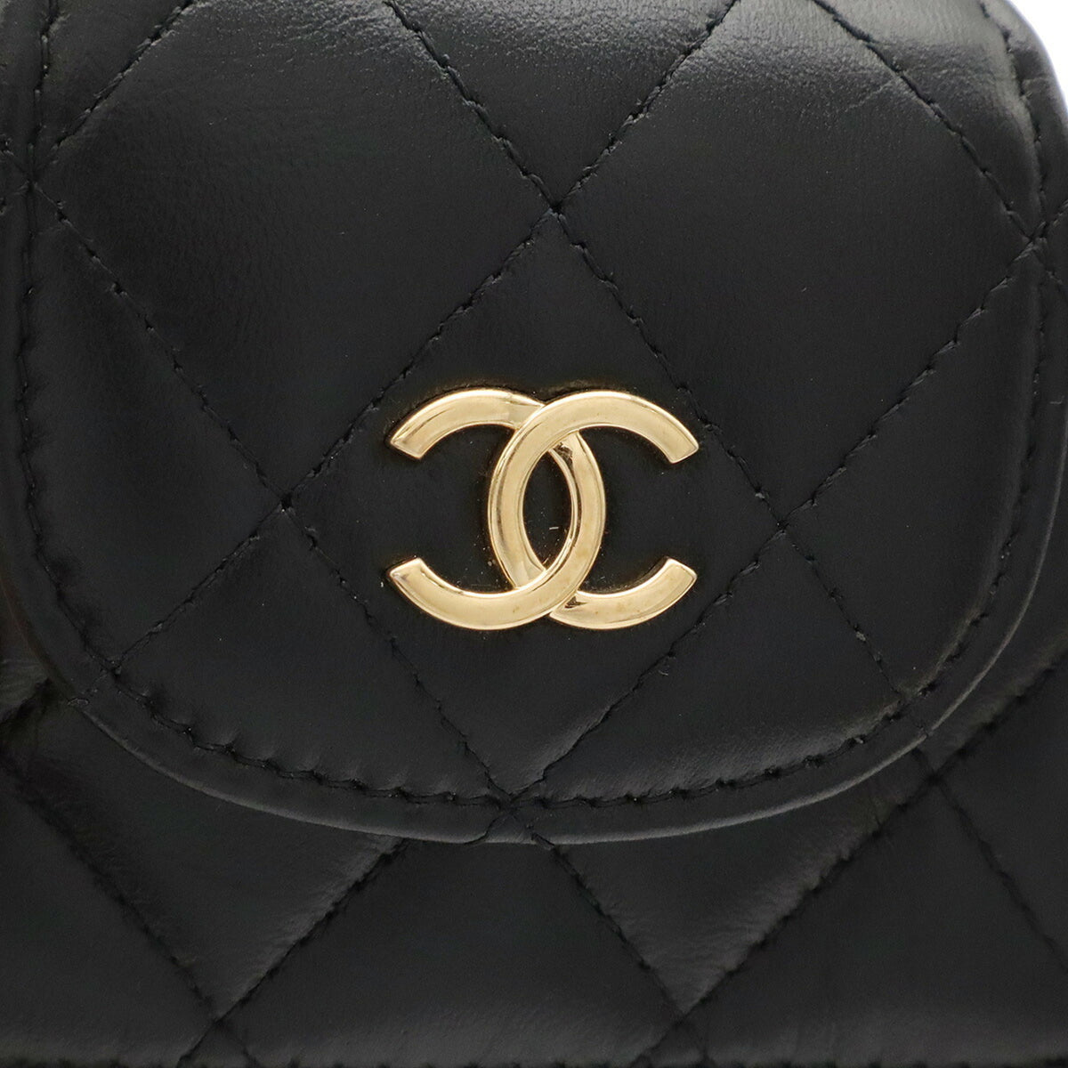 Chanel Matelasse Black Leather Pochette Shoulder Bag (Pre-Owned)