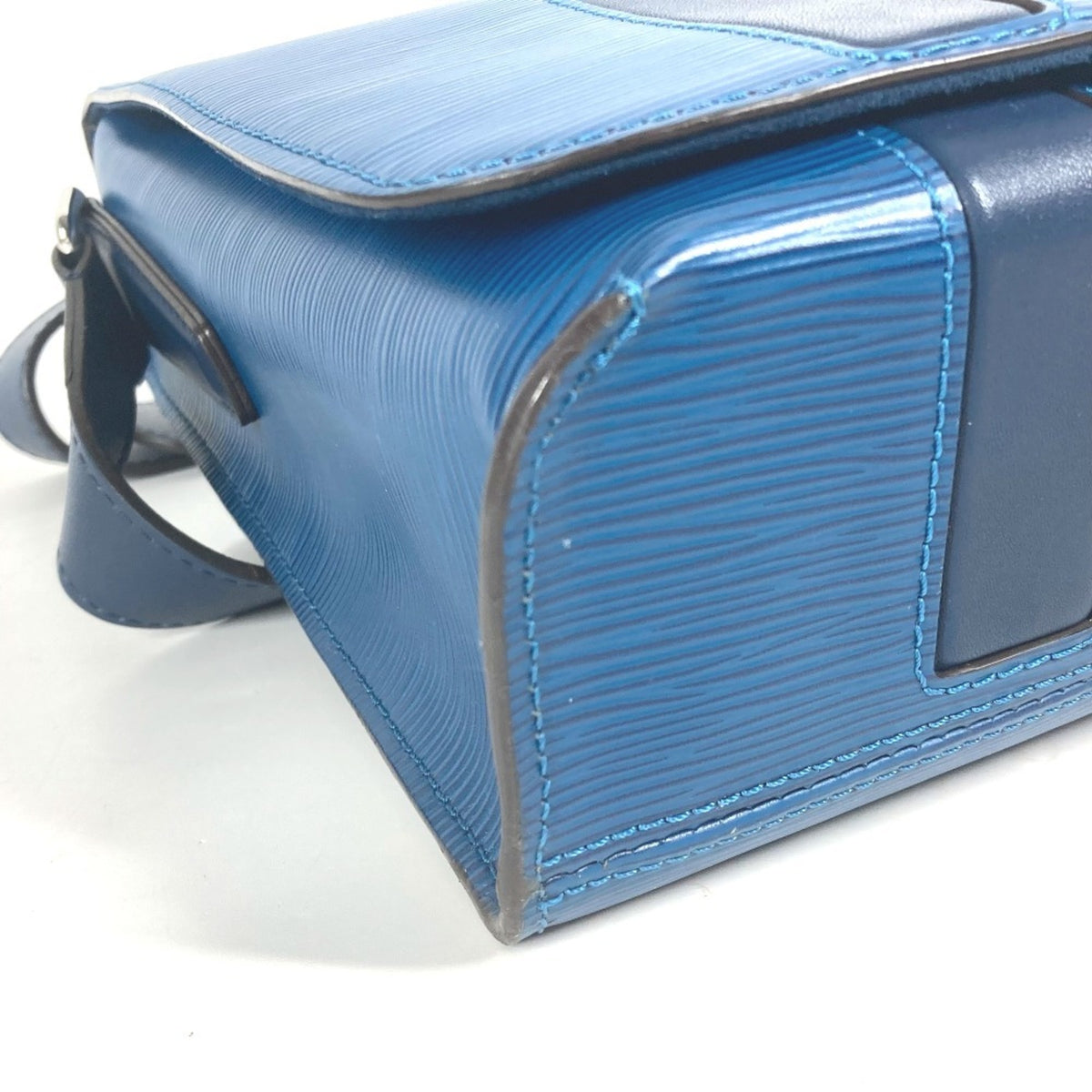 Louis Vuitton Blue Epi Leather Shoulder Bag (Pre-Owned)