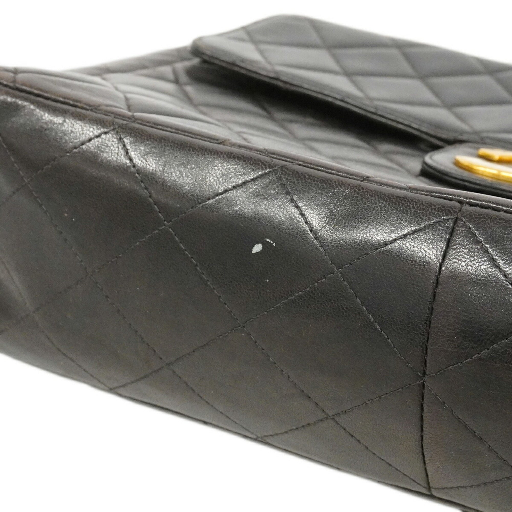 Chanel Black Leather Shoulder Bag (Pre-Owned)