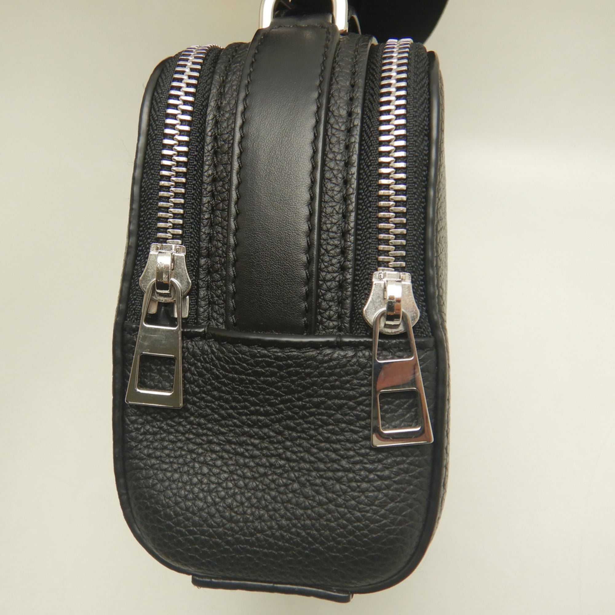Loewe Black Leather Shoulder Bag Sling Bag (Pre-Owned)