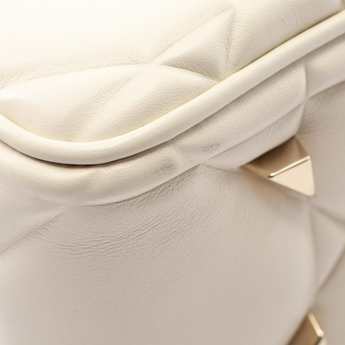 Christian Dior White Leather Handbag (Pre-Owned)