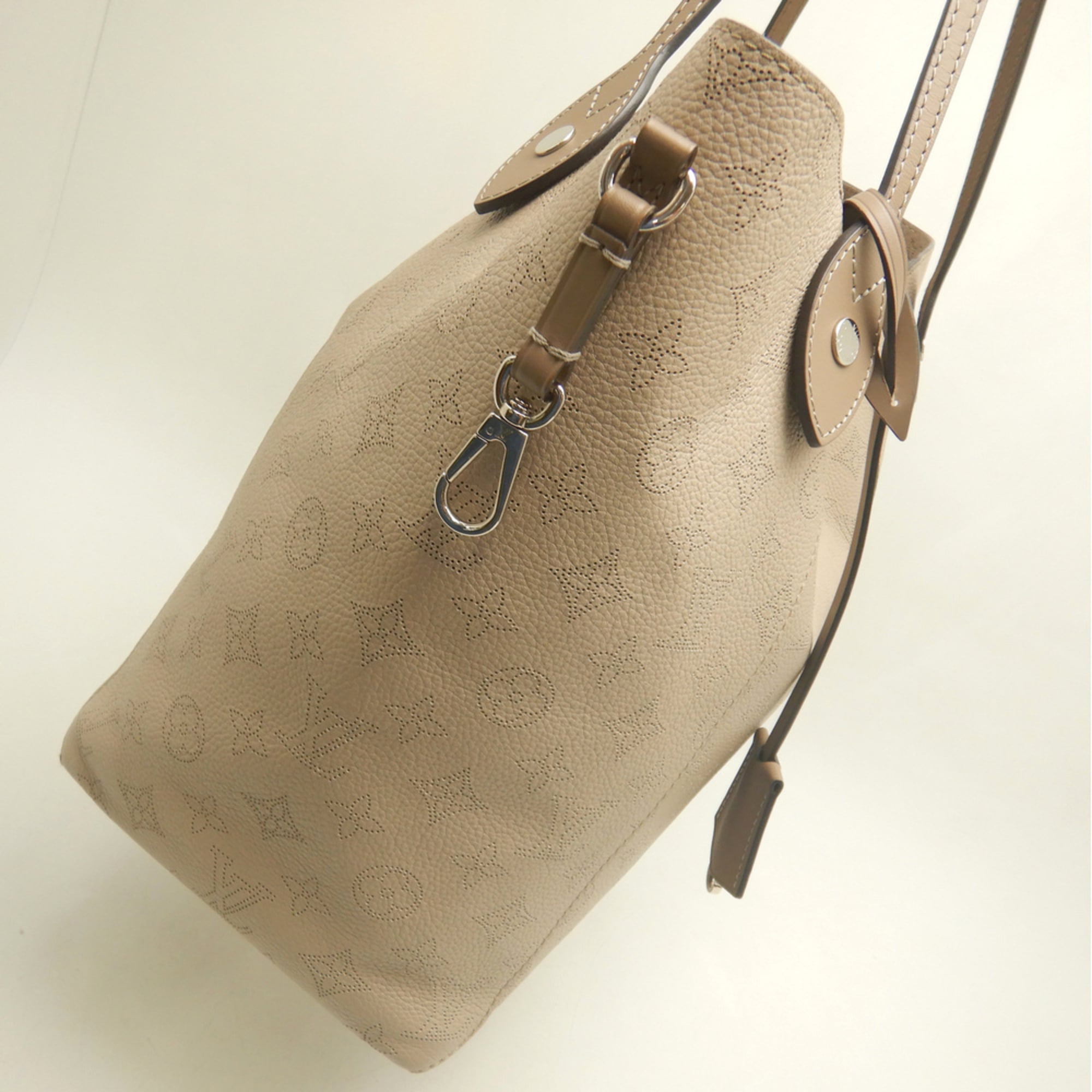 Louis Vuitton Galle Mahina Leather Pouch Tote Bag (Pre-Owned)