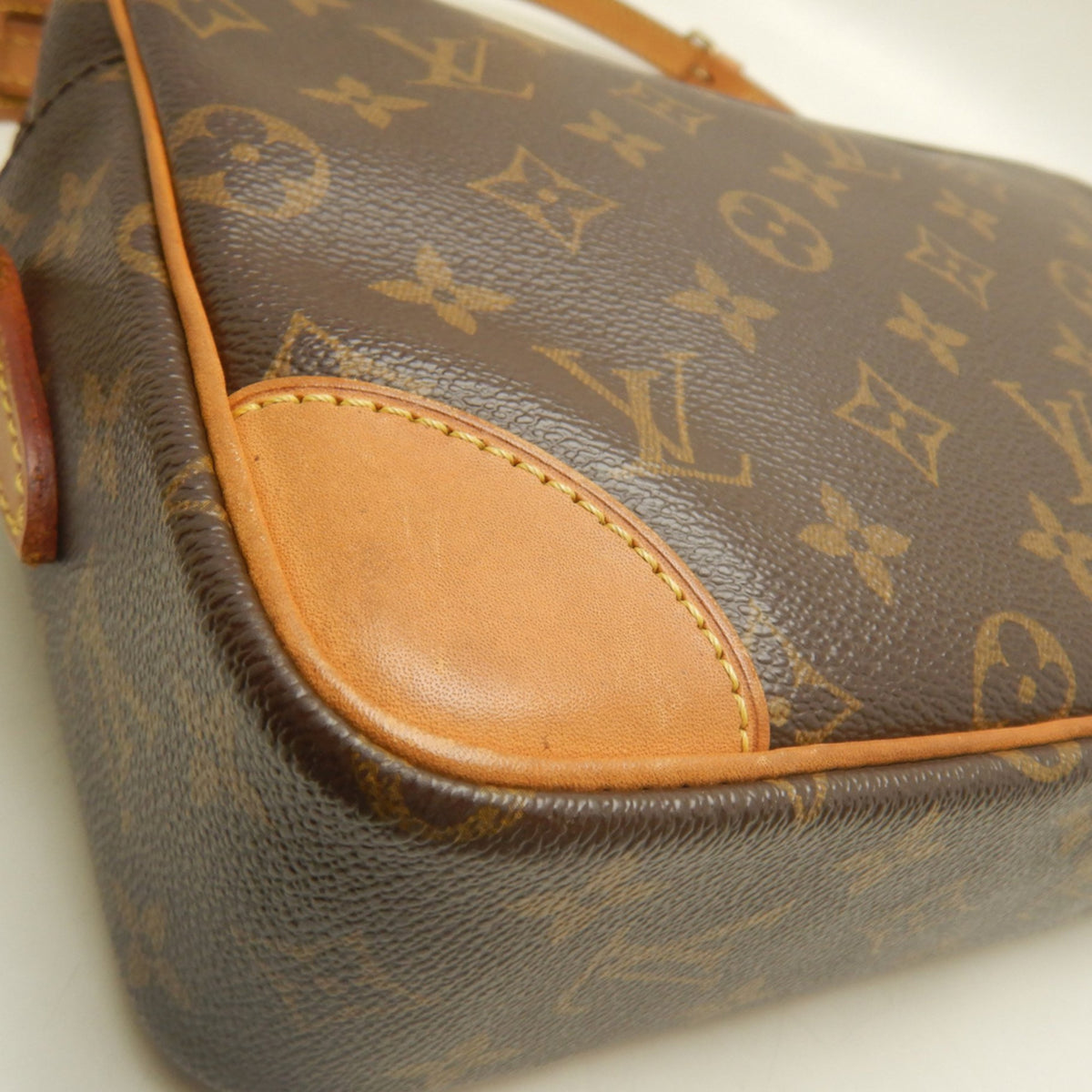 Louis Vuitton Brown Monogram Monogram Shoulder Bag (Pre-Owned)