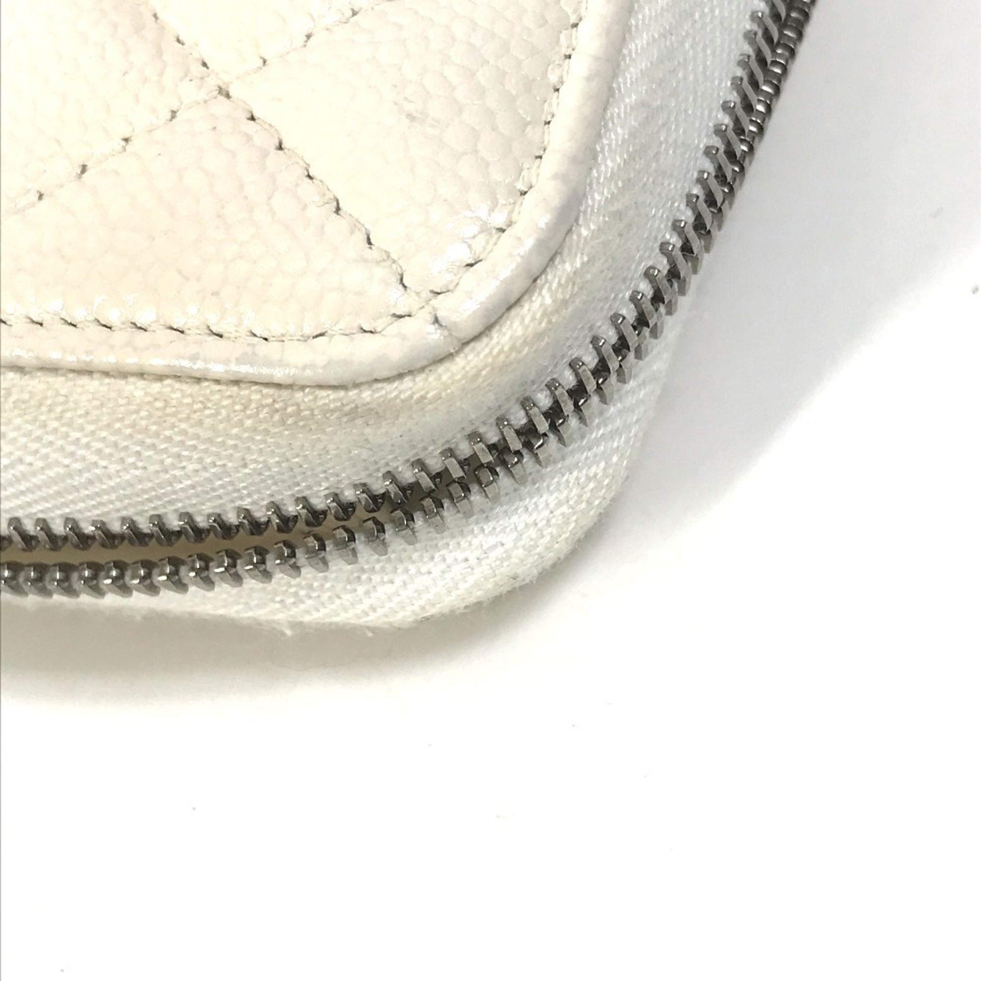 Chanel White Grained Calfskin Long Wallet (Bi-Fold) (Pre-Owned)