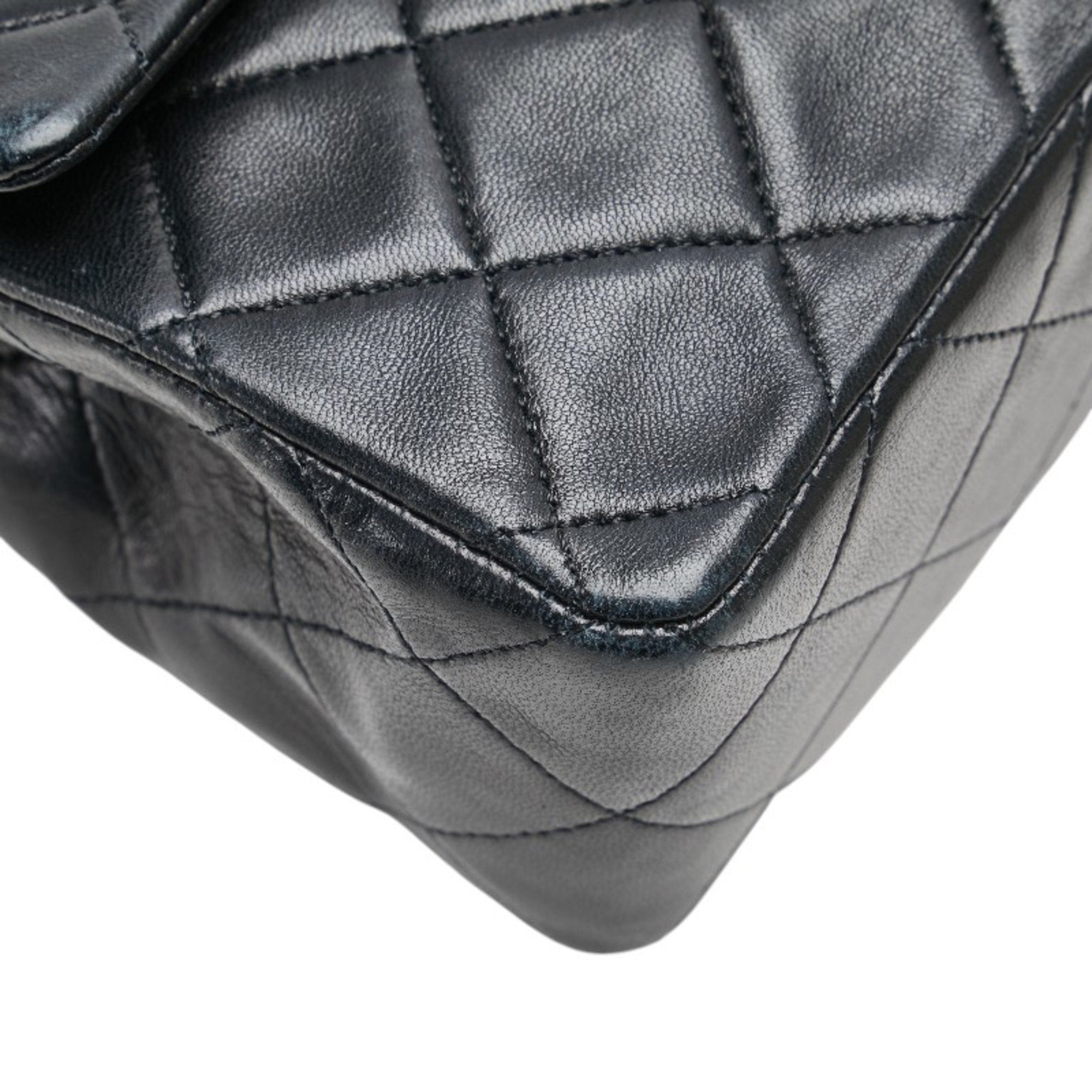 Chanel Black Leather Shoulder Bag (Pre-Owned)