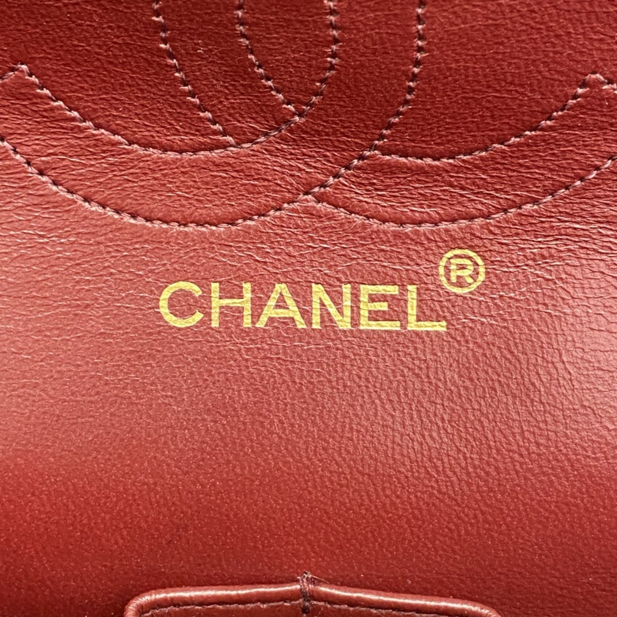 Chanel Black Leather Shoulder Bag (Pre-Owned)