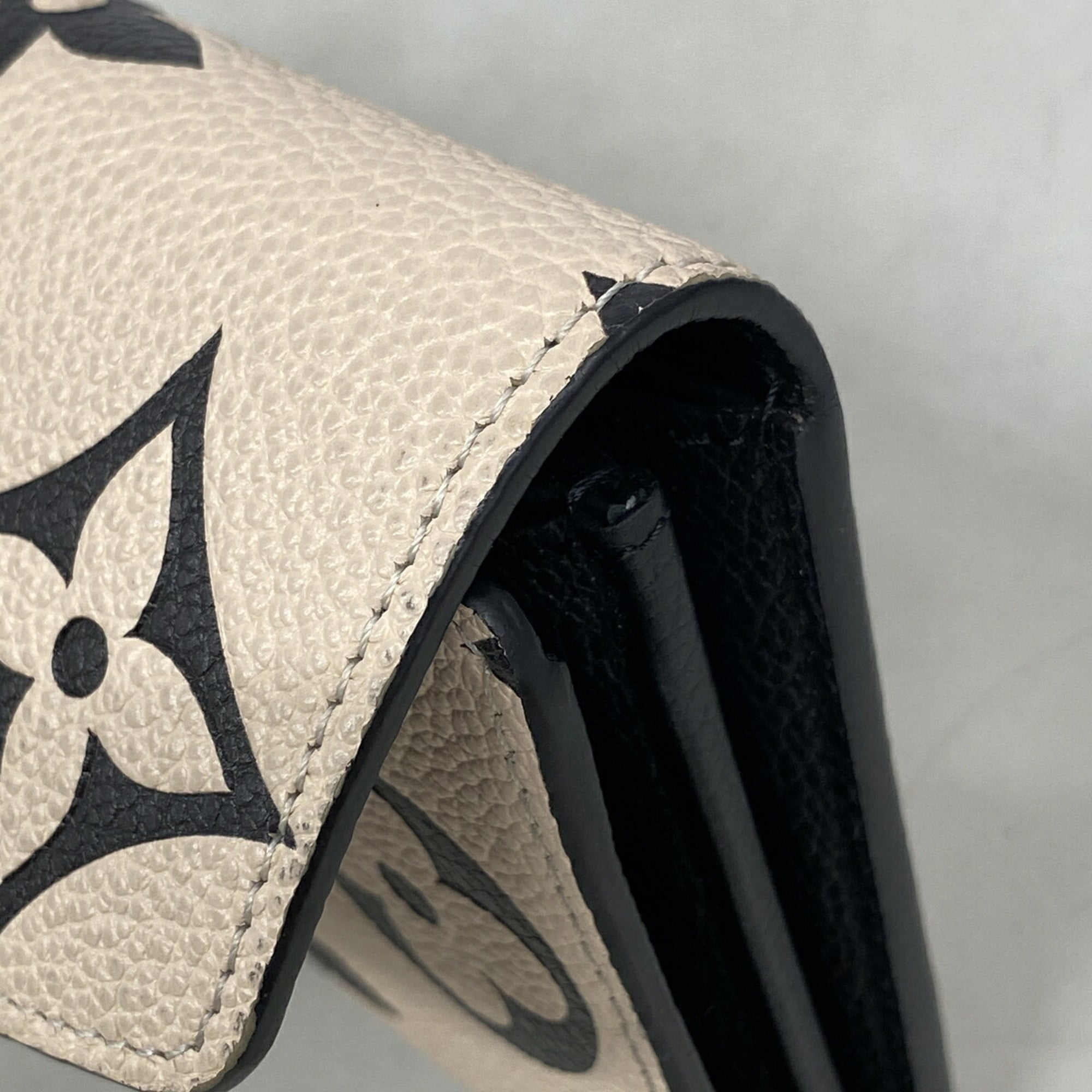Louis Vuitton Black Cream Long Wallet (Bi-Fold) (Pre-Owned)
