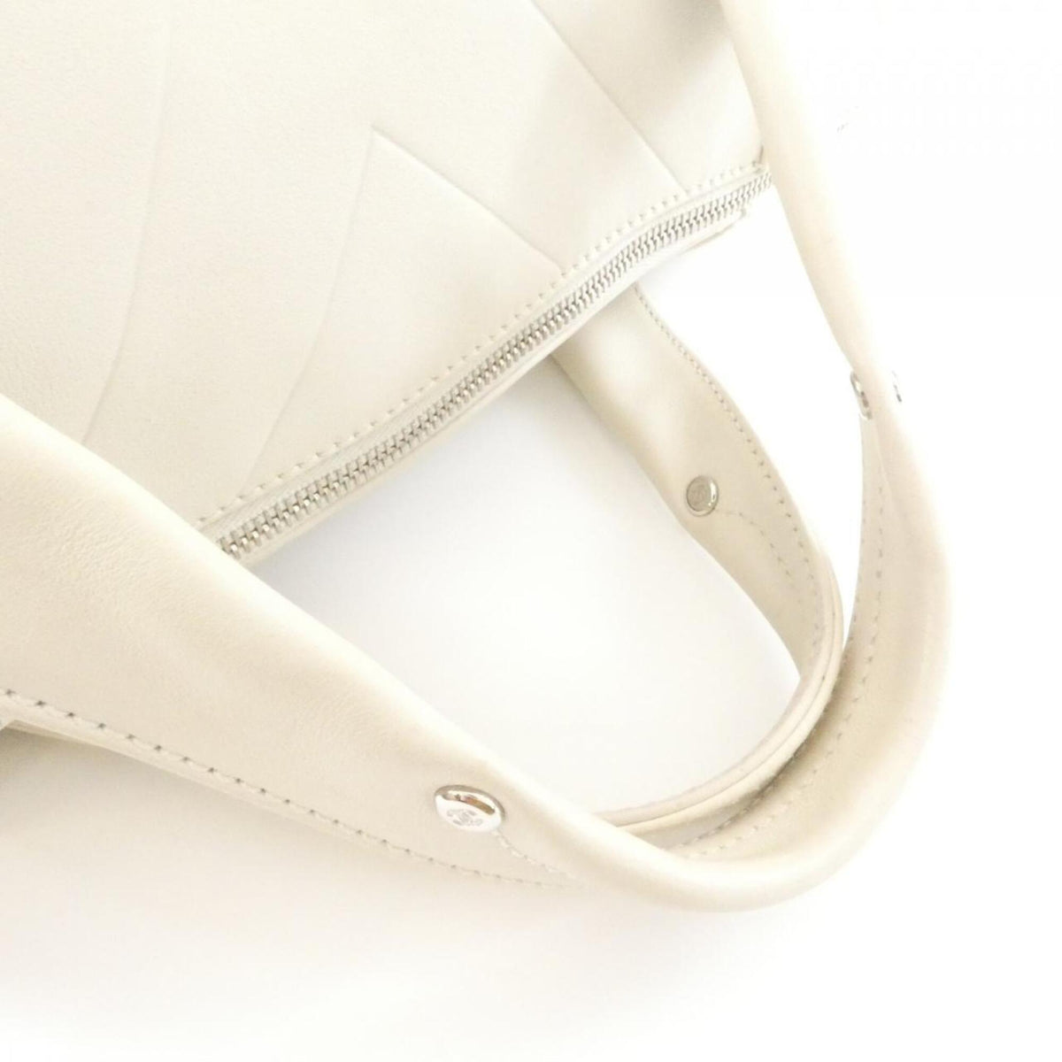 Chanel White Leather Boston Bag (Pre-Owned)