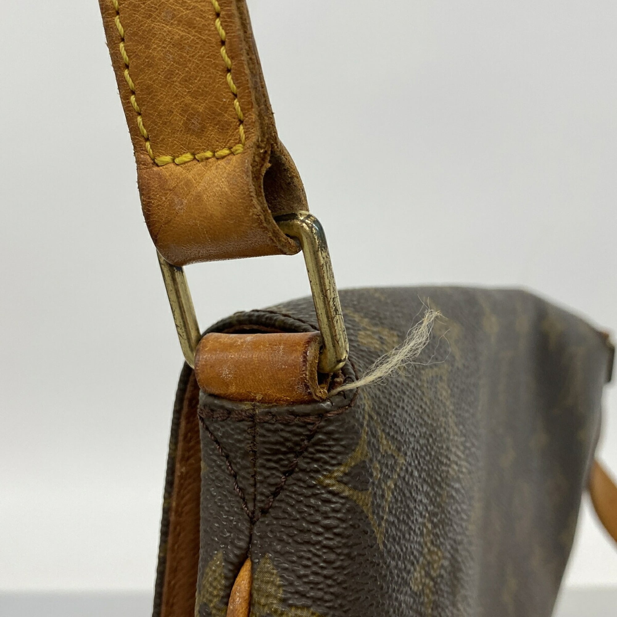 Louis Vuitton Brown Shoulder Bag (Pre-Owned)
