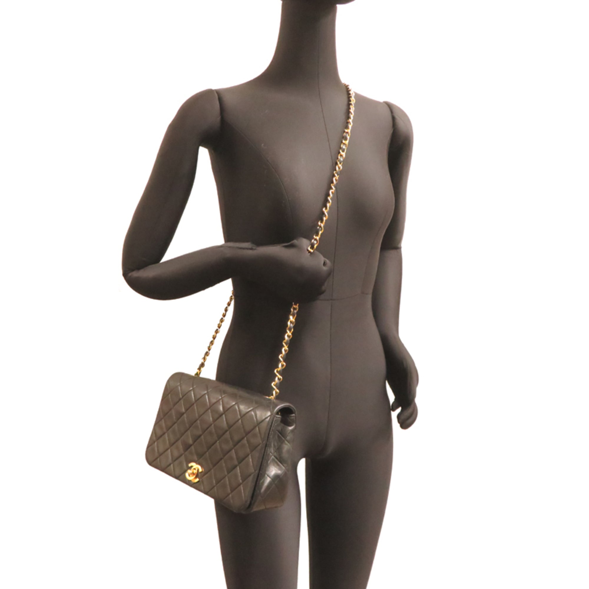 Chanel Black Leather Shoulder Bag (Pre-Owned)