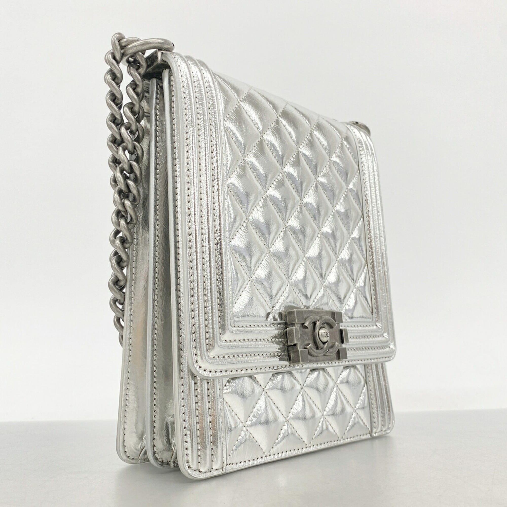 Chanel Silver Leather Shoulder Bag (Pre-Owned)