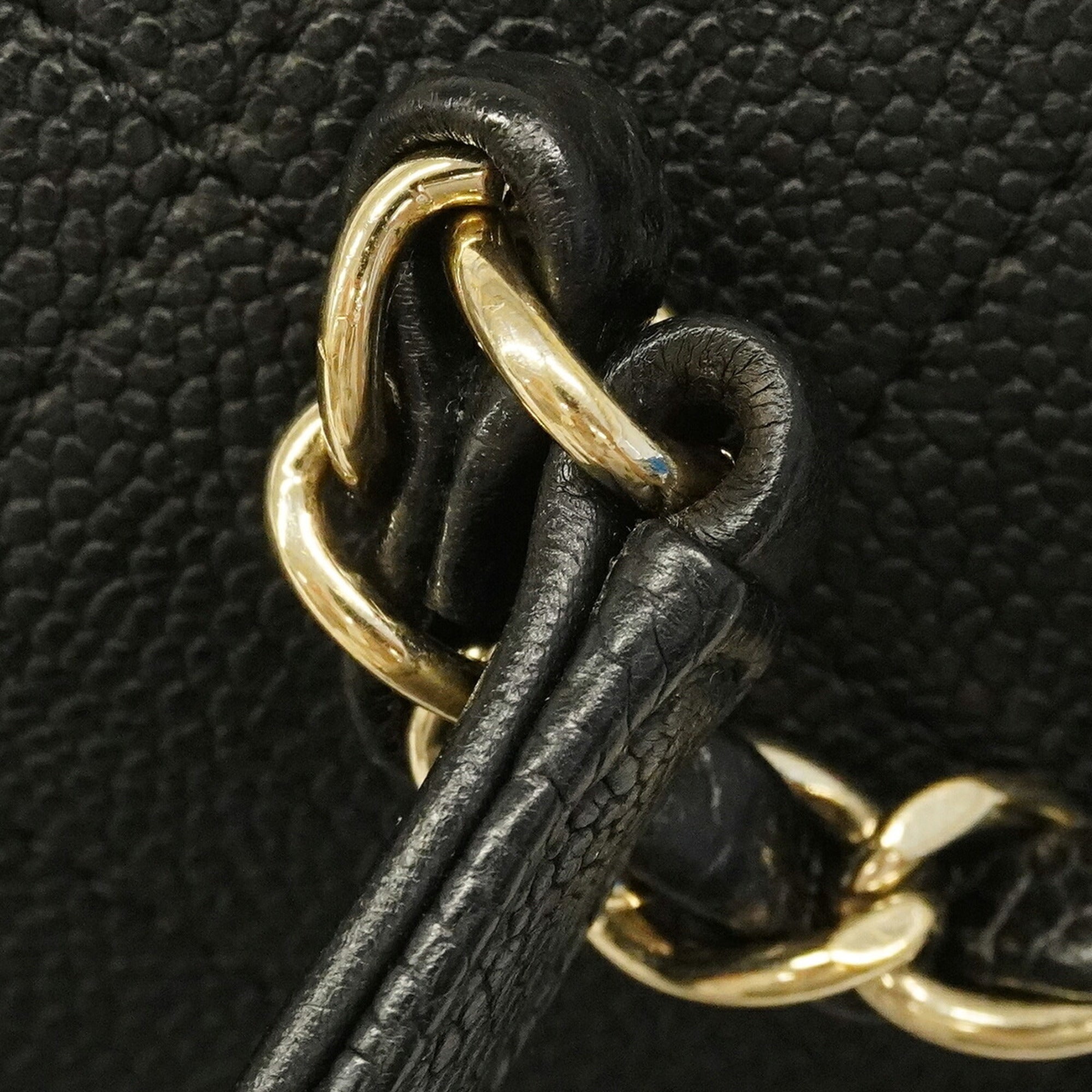 Chanel Black Grained Calfskin Handbag (Pre-Owned)