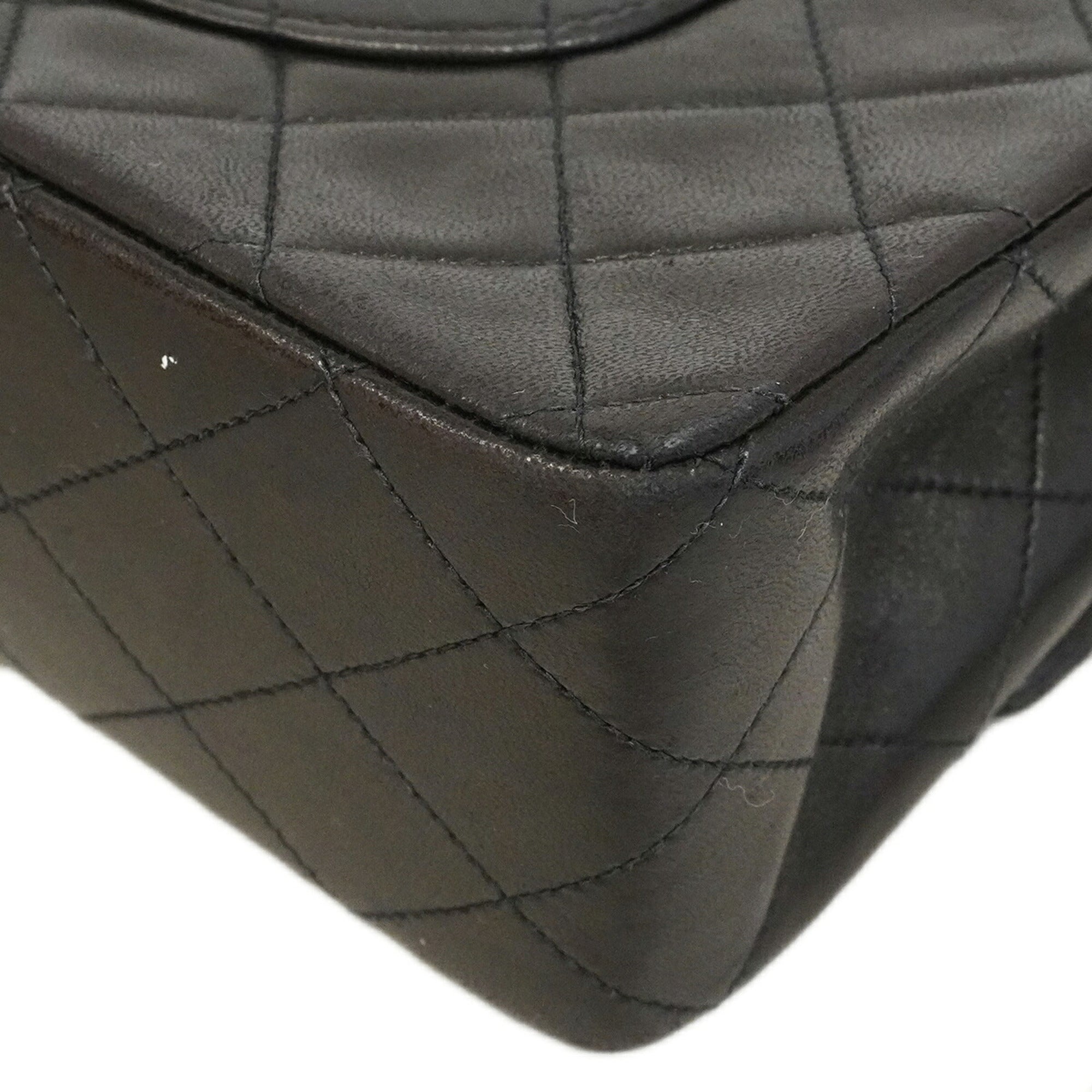 Chanel Black Leather Shoulder Bag (Pre-Owned)