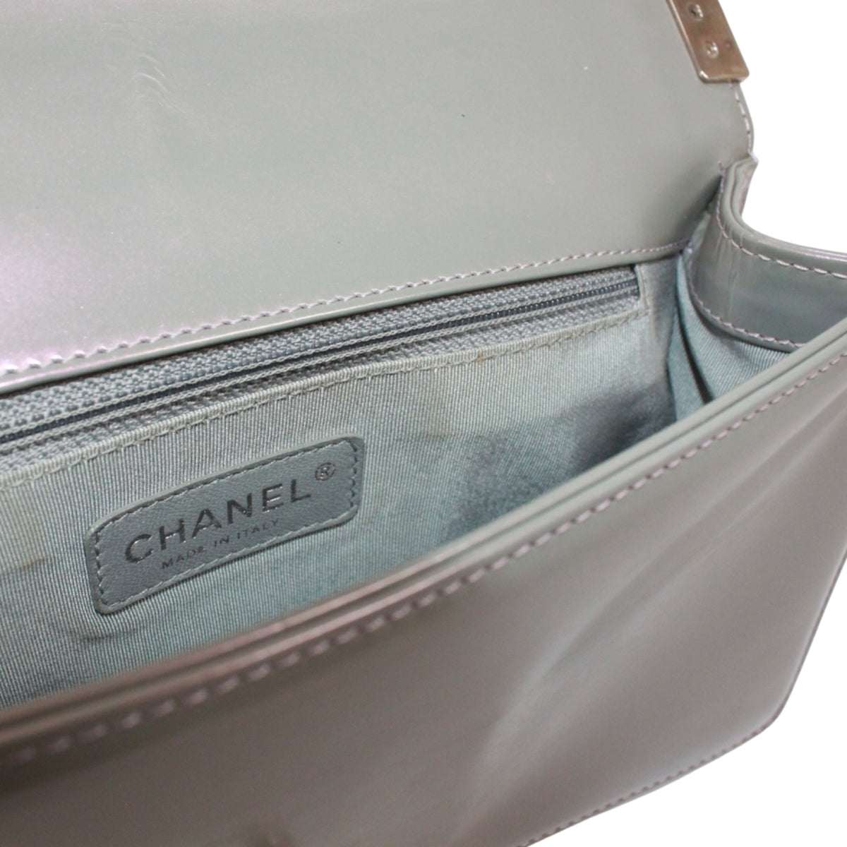 Chanel Metallic Gray Patent Leather Shoulder Bag (Pre-Owned)