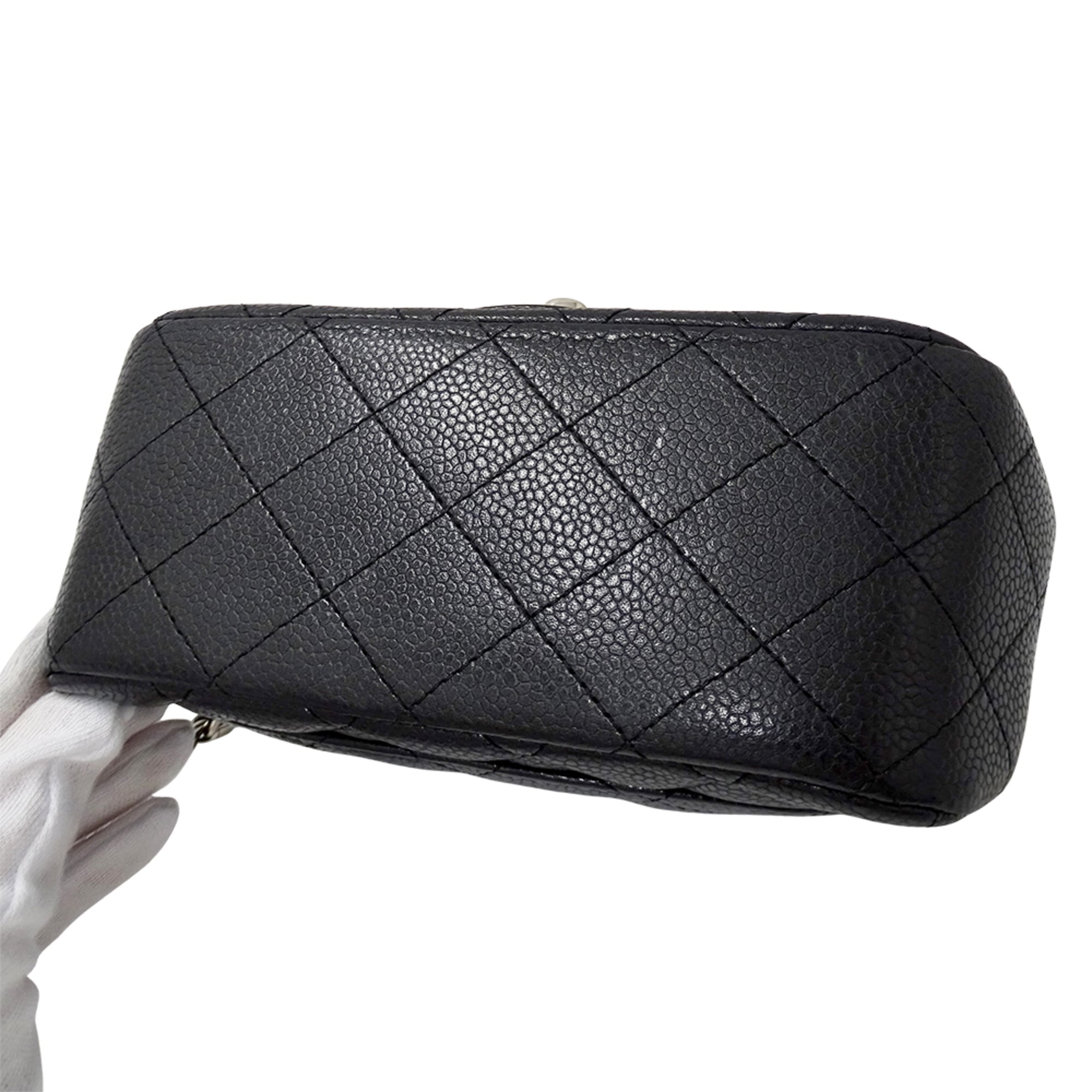 Chanel Black Grained Calfskin Handbag Shoulder Bag (Pre-Owned)