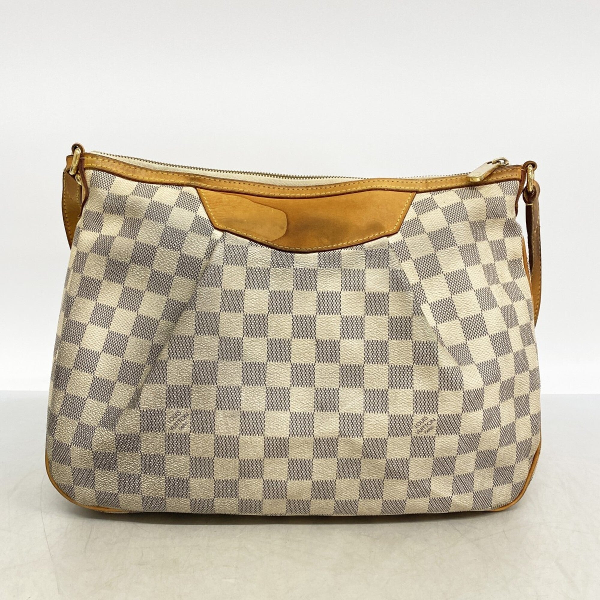 Louis Vuitton White Shoulder Bag (Pre-Owned)