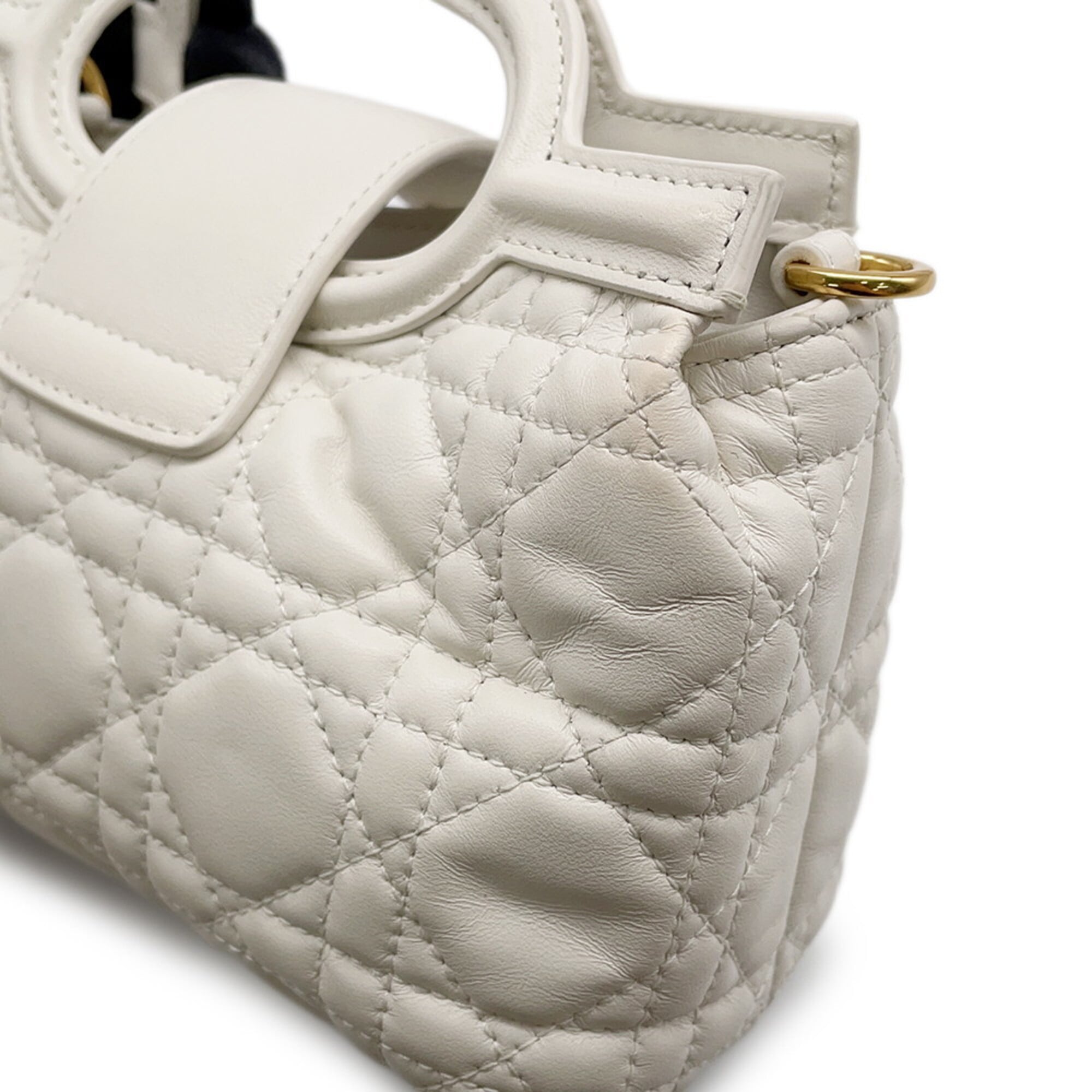Christian Dior White Leather Artificial Pearl Handbag (Pre-Owned)