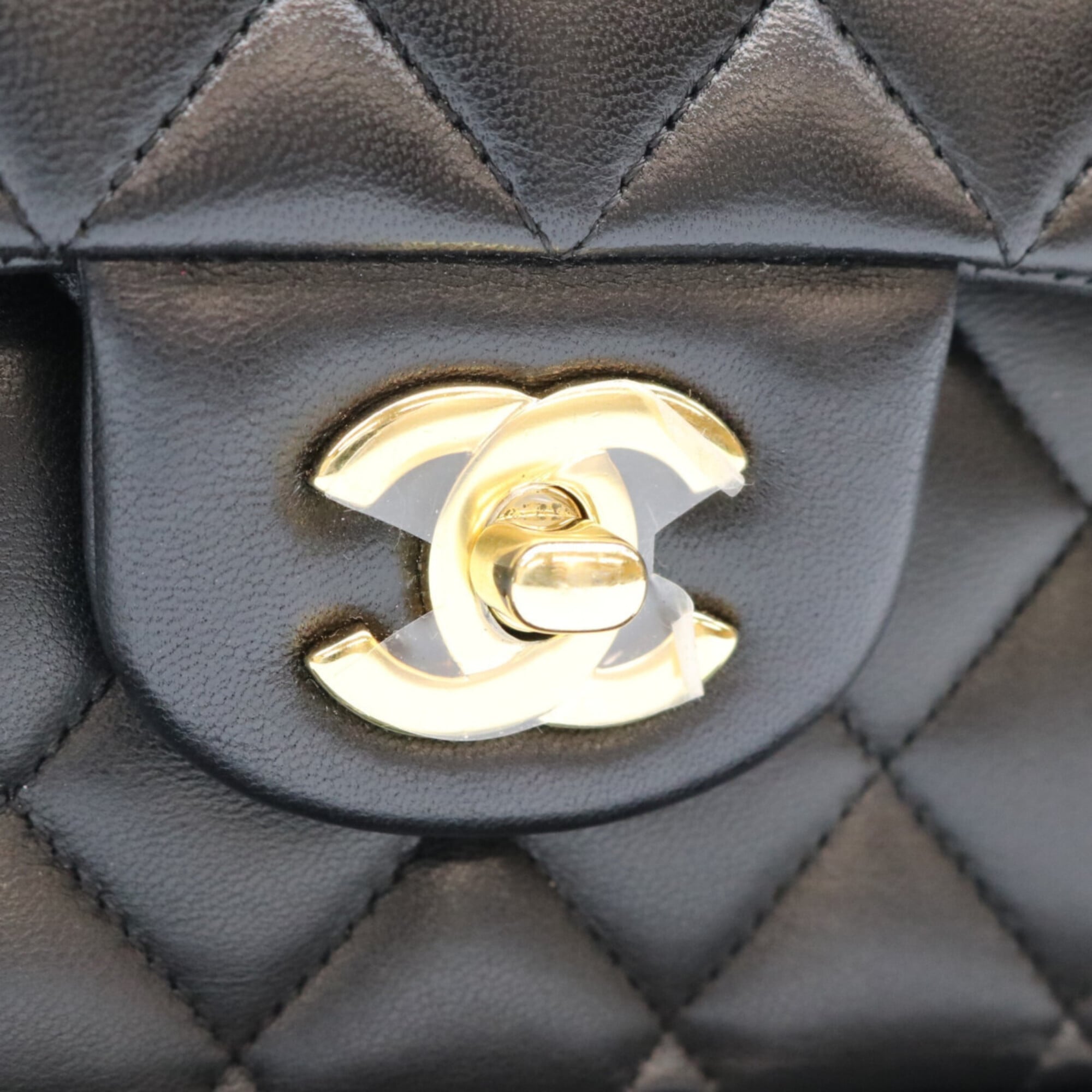 Chanel Black Leather Shoulder Bag (Pre-Owned)