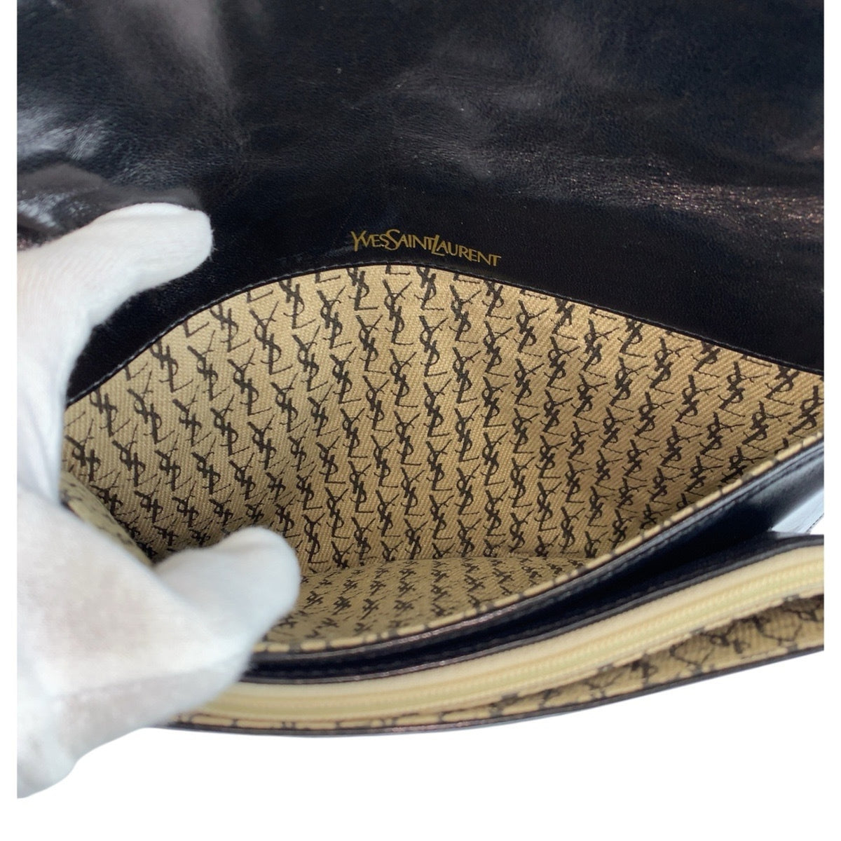 Yves Saint Laurent Black Leather Clutch Bag (Pre-Owned)