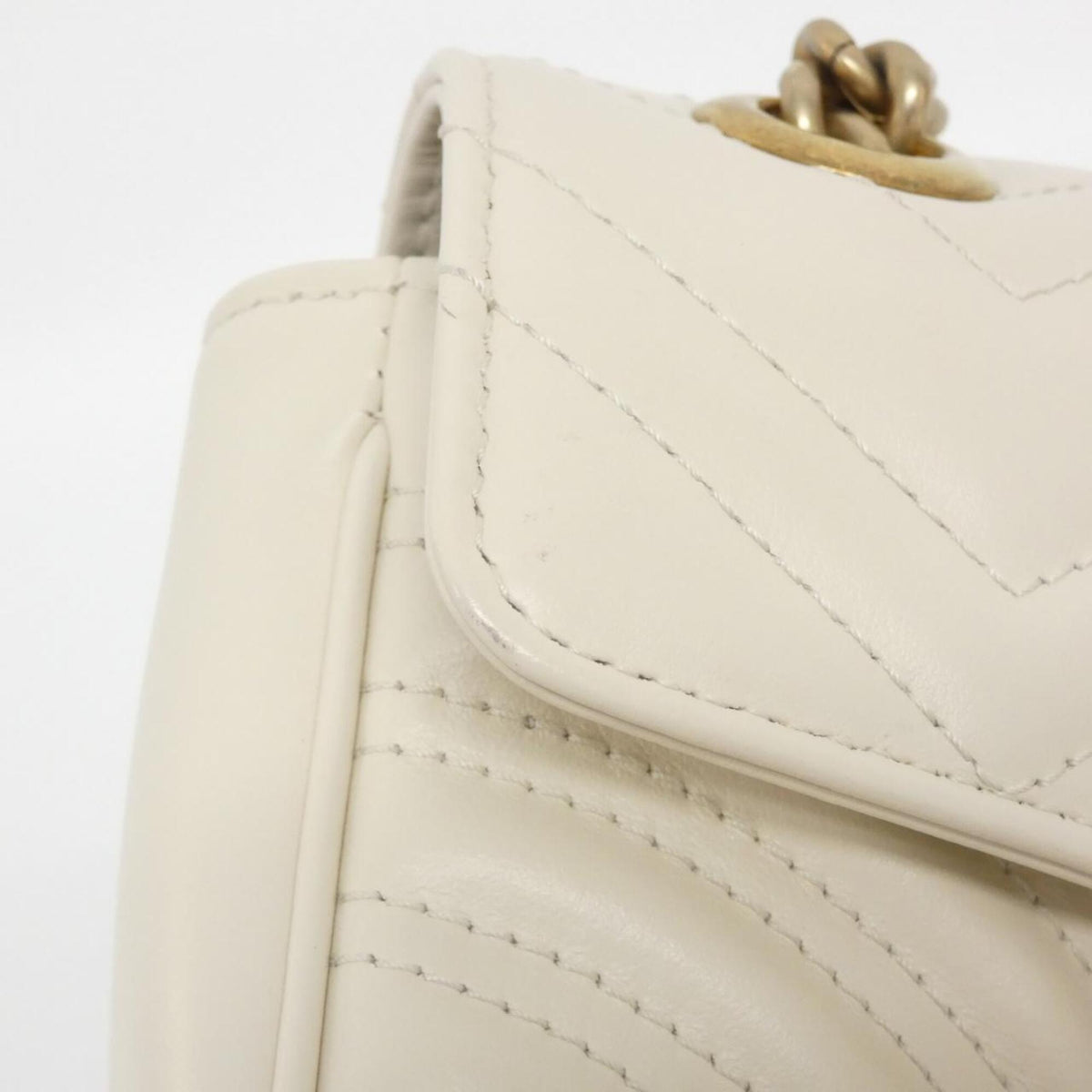 Gucci White Quilting Leather Shoulder Bag (Pre-Owned)