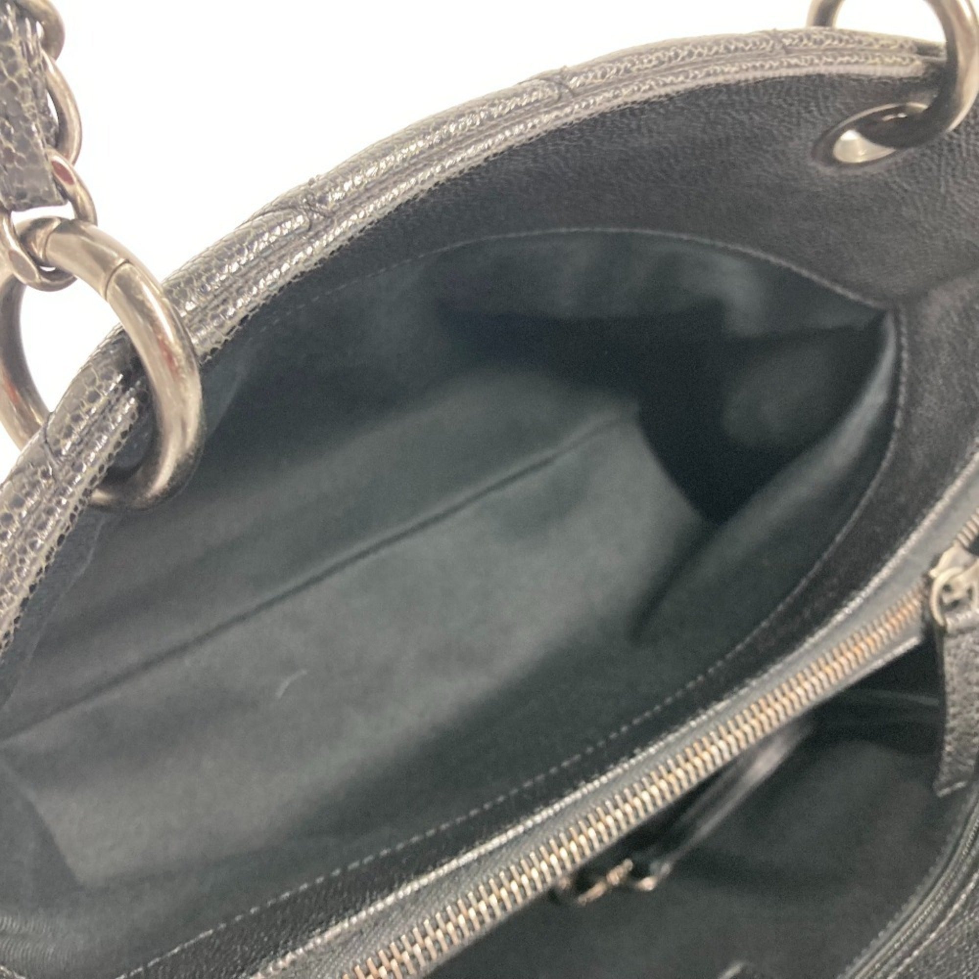 Chanel Black Leather Shoulder Bag (Pre-Owned)