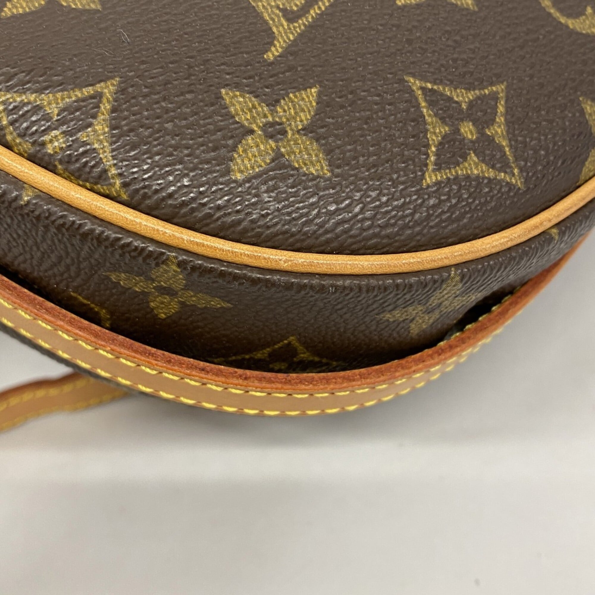 Louis Vuitton Brown Shoulder Bag (Pre-Owned)