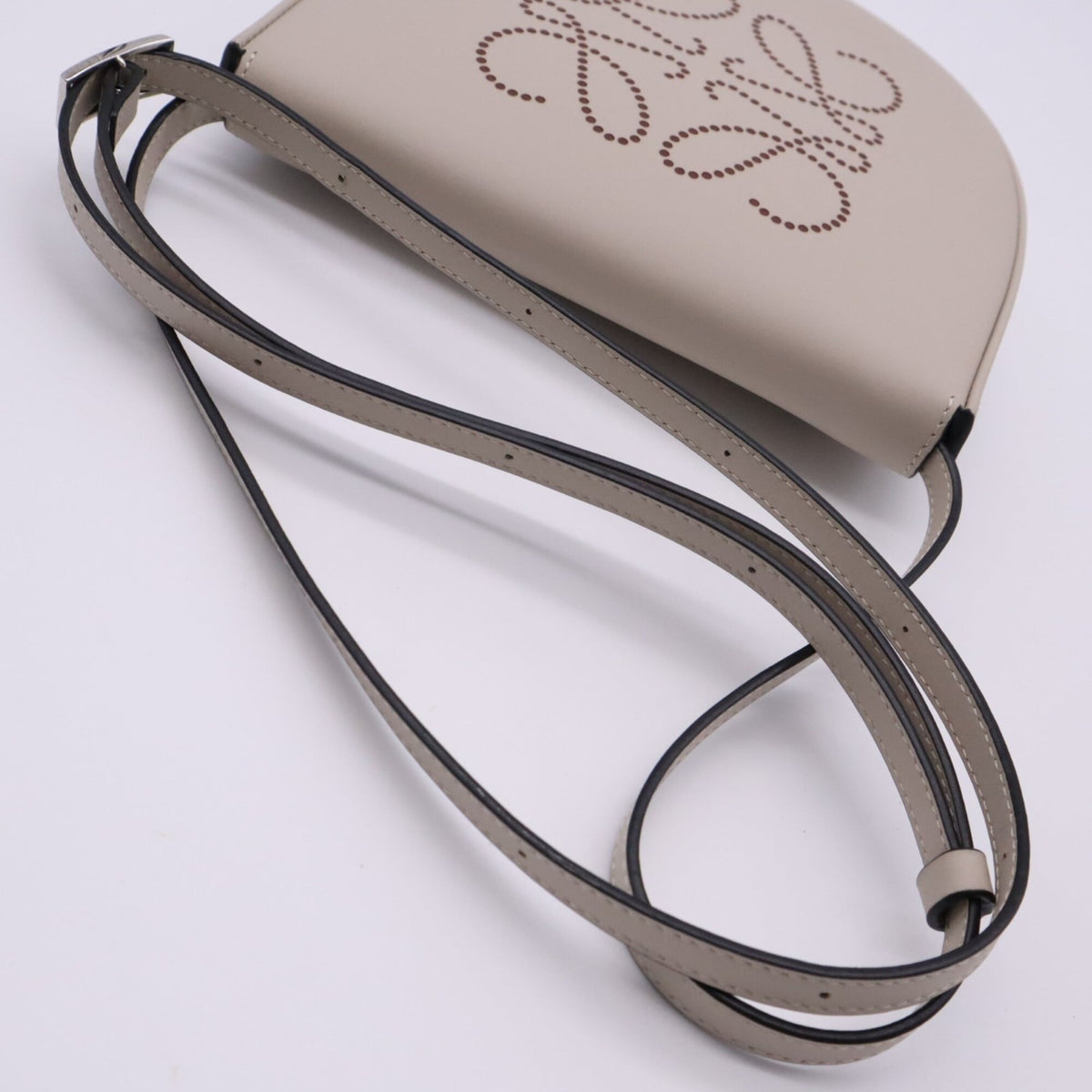 Loewe Light Beige Leather Shoulder Bag (Pre-Owned)