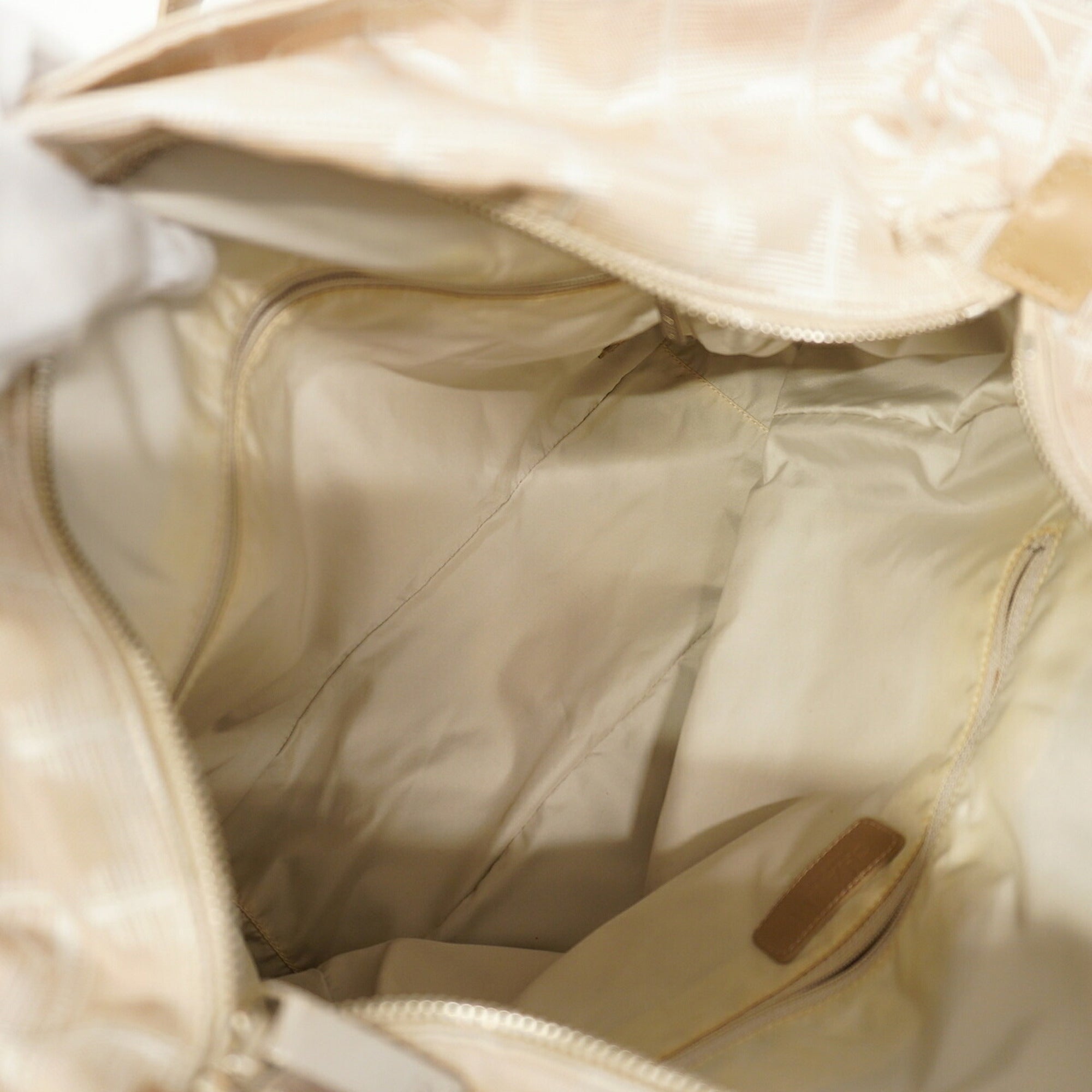 Chanel Beige Nylon Tote Bag (Pre-Owned)