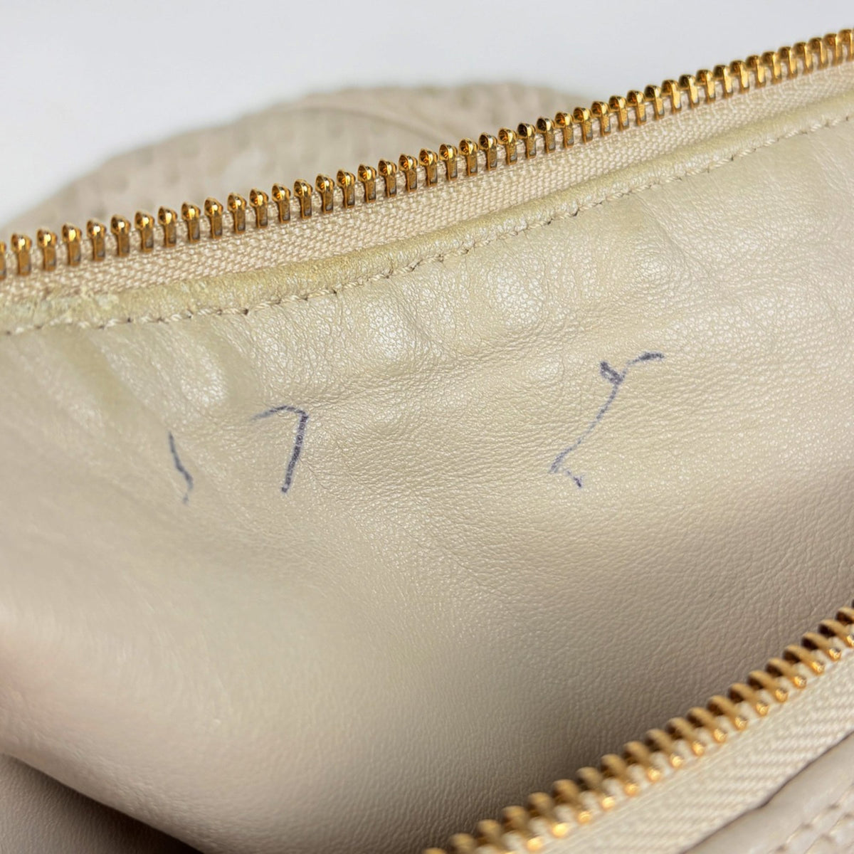 Christian Dior Grayish Leather Shoulder Bag (Pre-Owned)