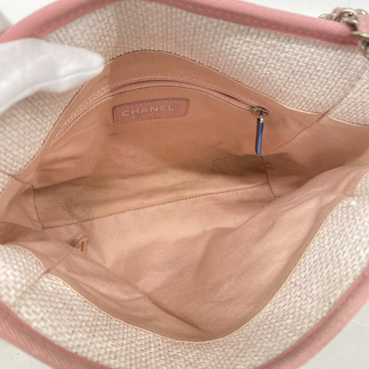 Chanel Pink White Straw Shoulder Bag (Pre-Owned)