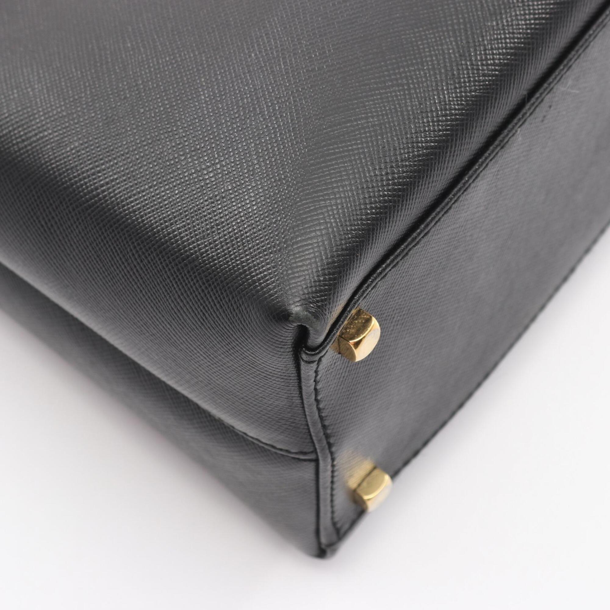 Salvatore Ferragamo Black Leather Handbag (Pre-Owned)