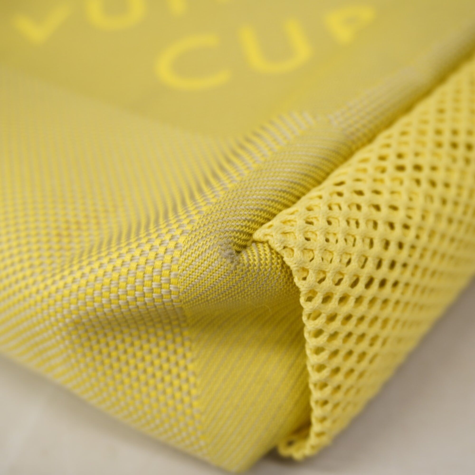 Louis Vuitton Yellow Shoulder Bag (Pre-Owned)