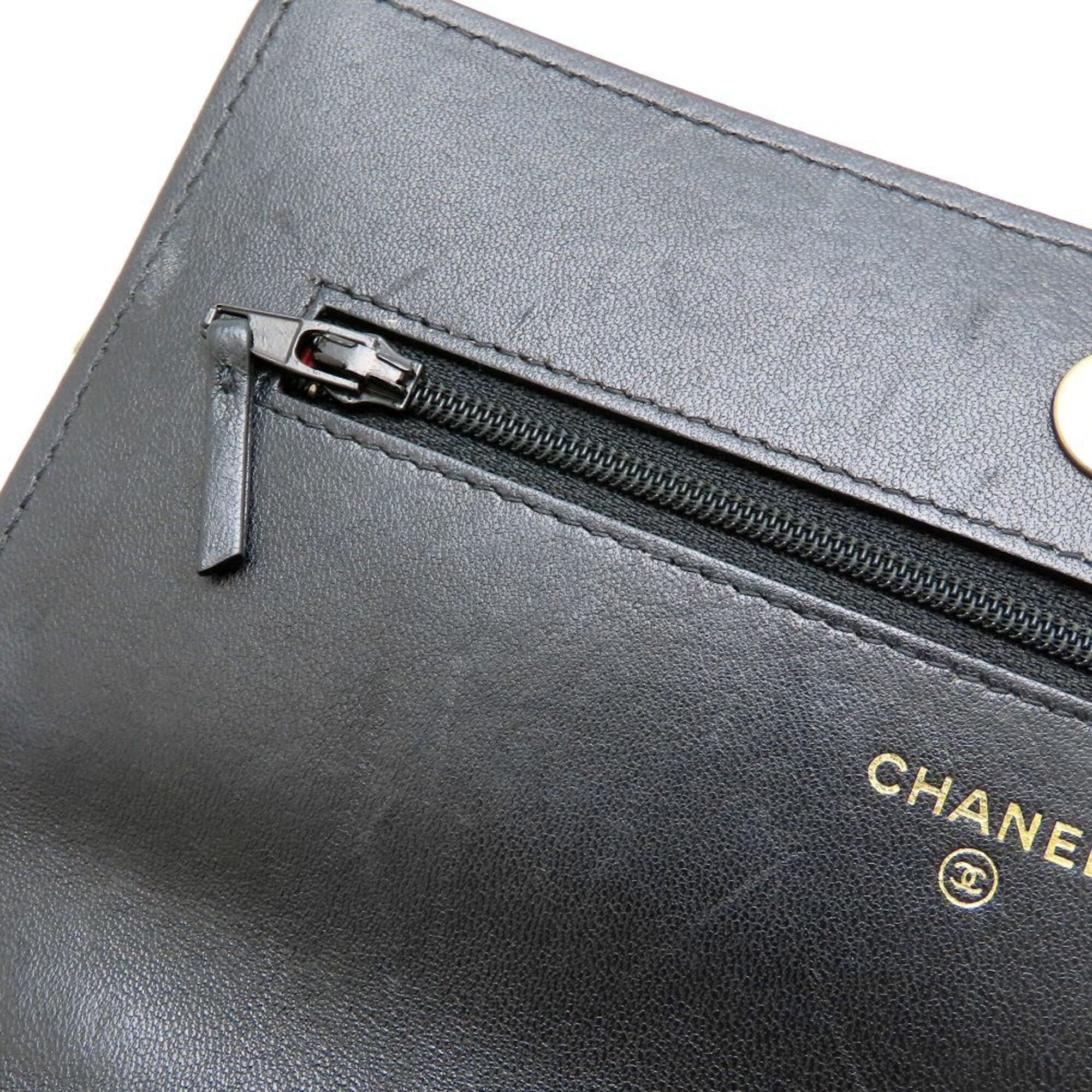 Chanel Black Leather Shoulder Bag (Pre-Owned)
