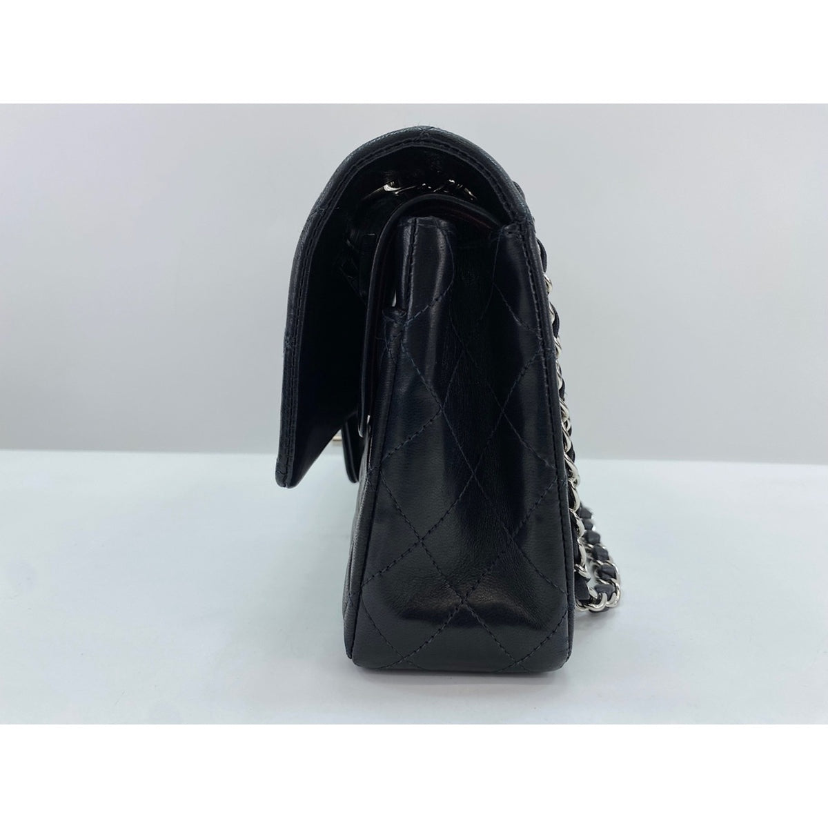 Chanel Black Shoulder Bag (Pre-Owned)