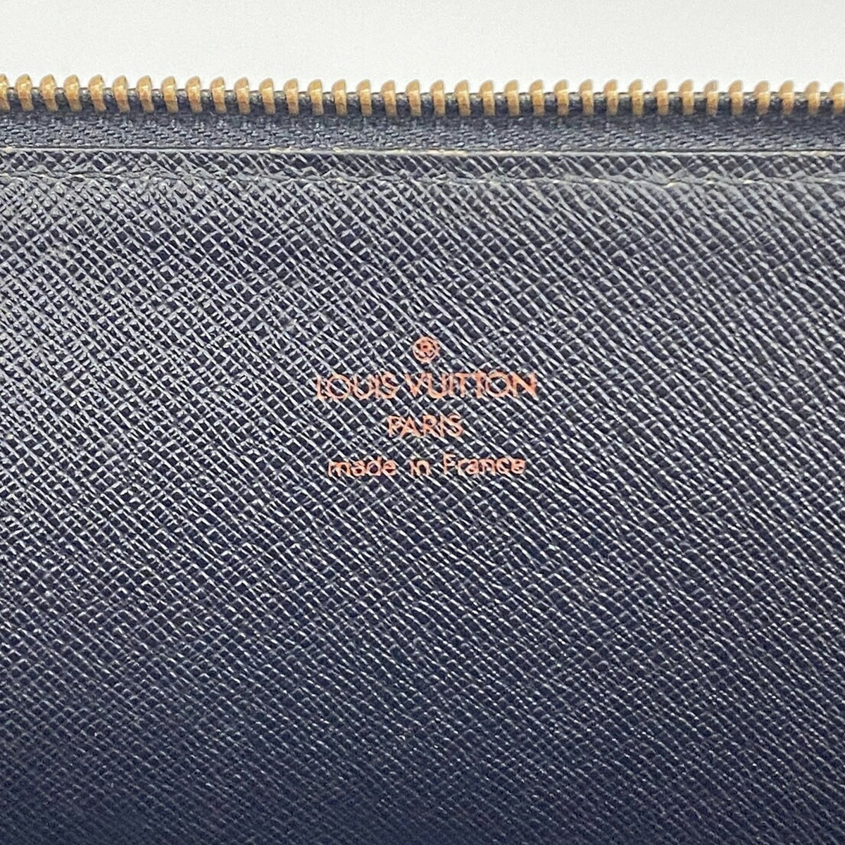 Louis Vuitton Noir Clutch Bag (Pre-Owned)