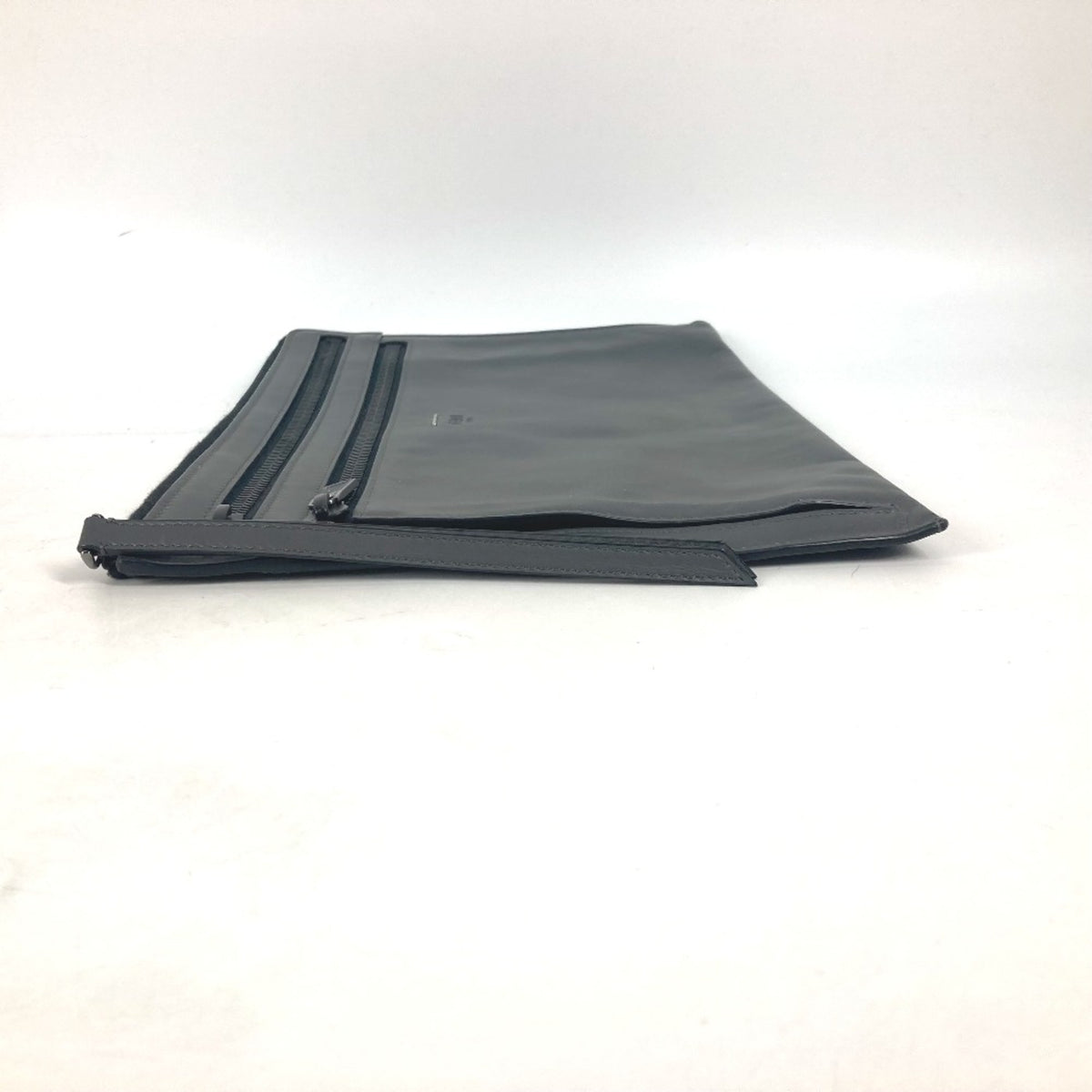 Fendi Gray Leather Clutch Bag (Pre-Owned)