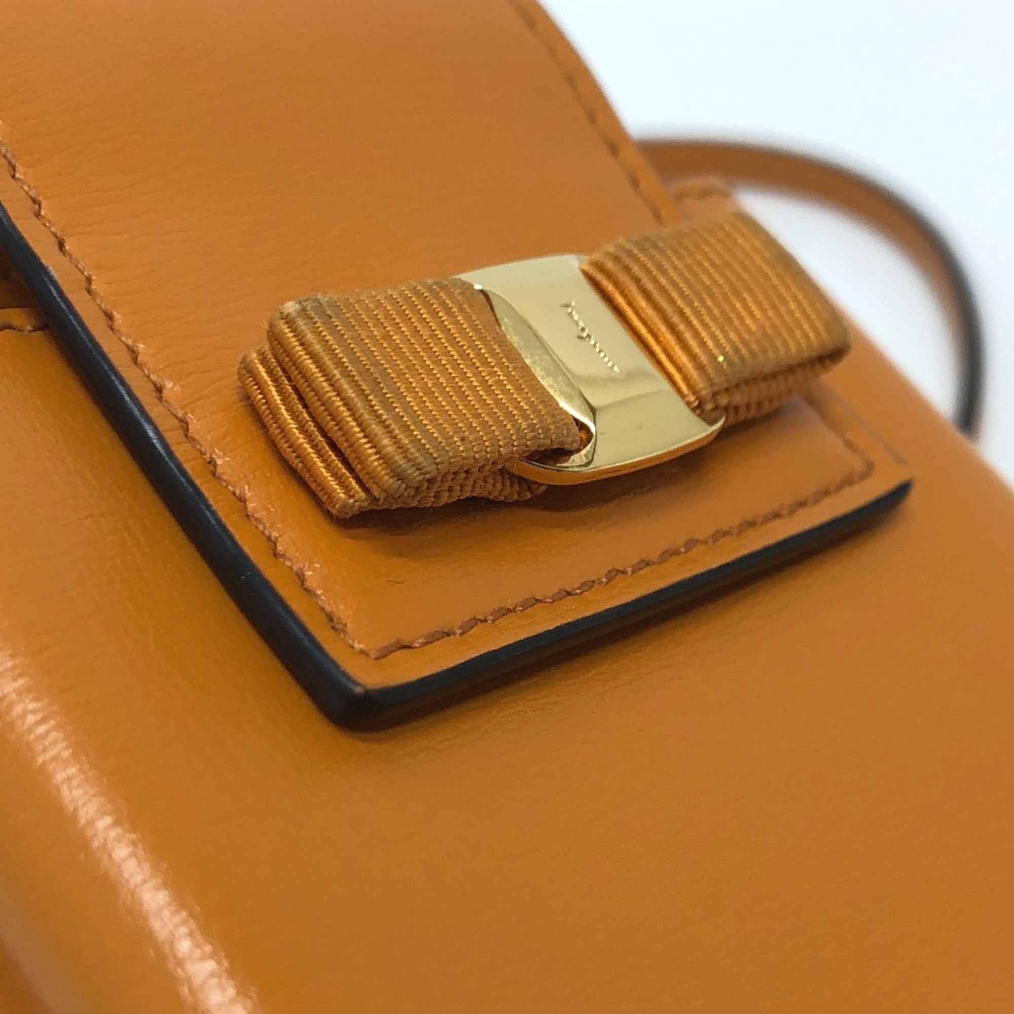 Salvatore Ferragamo Orange Leather Shoulder Bag (Pre-Owned)