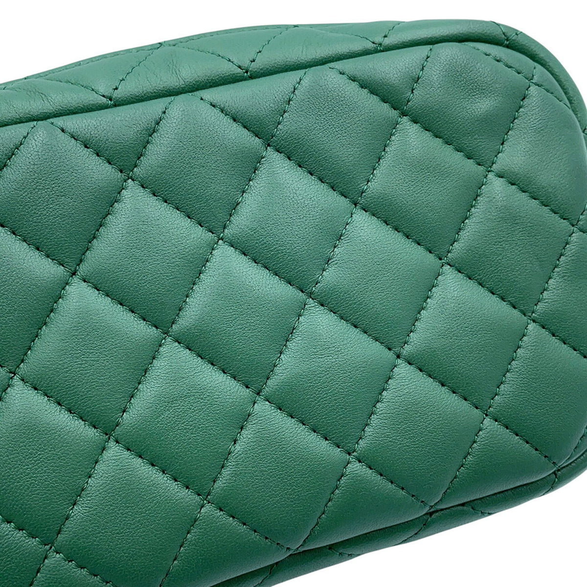 Chanel Matelasse Green Leather Pochette Shoulder Bag (Pre-Owned)