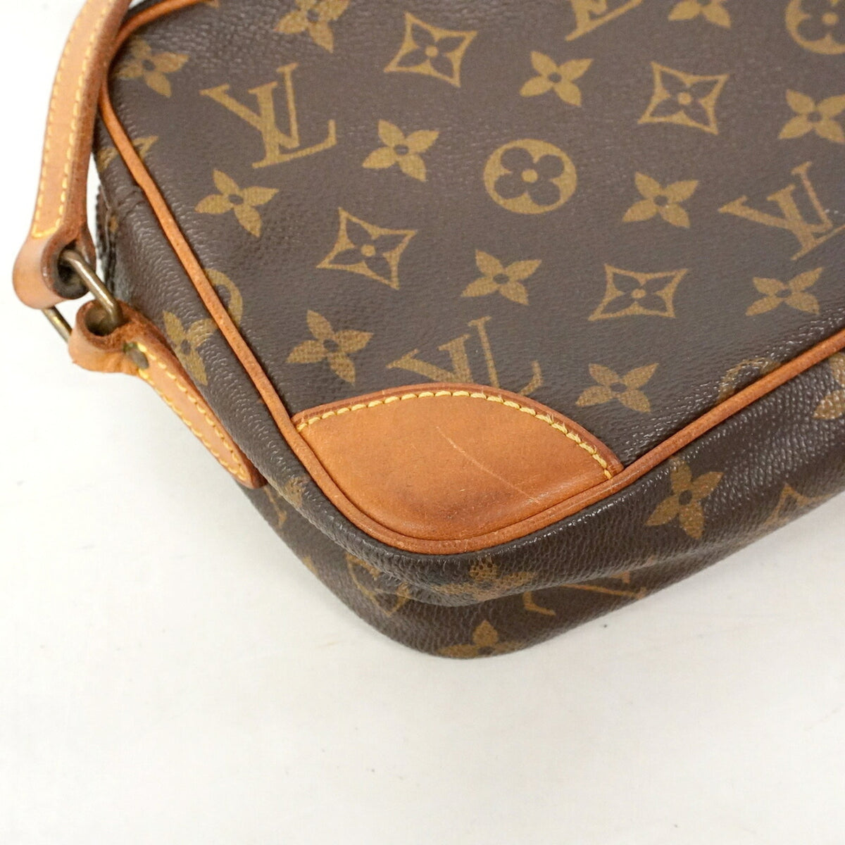 Louis Vuitton Brown Shoulder Bag (Pre-Owned)