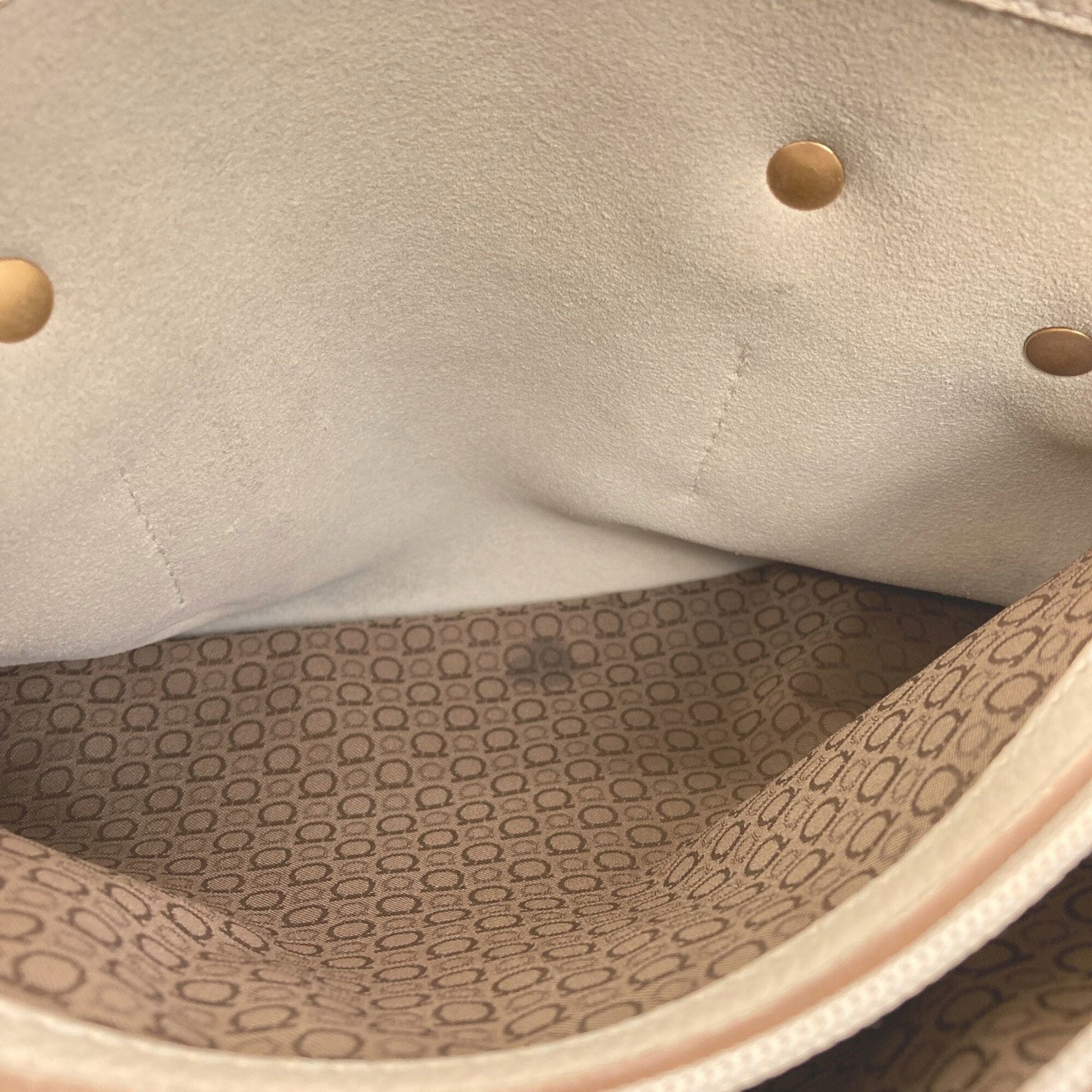 Salvatore Ferragamo White Leather Tote Bag (Pre-Owned)