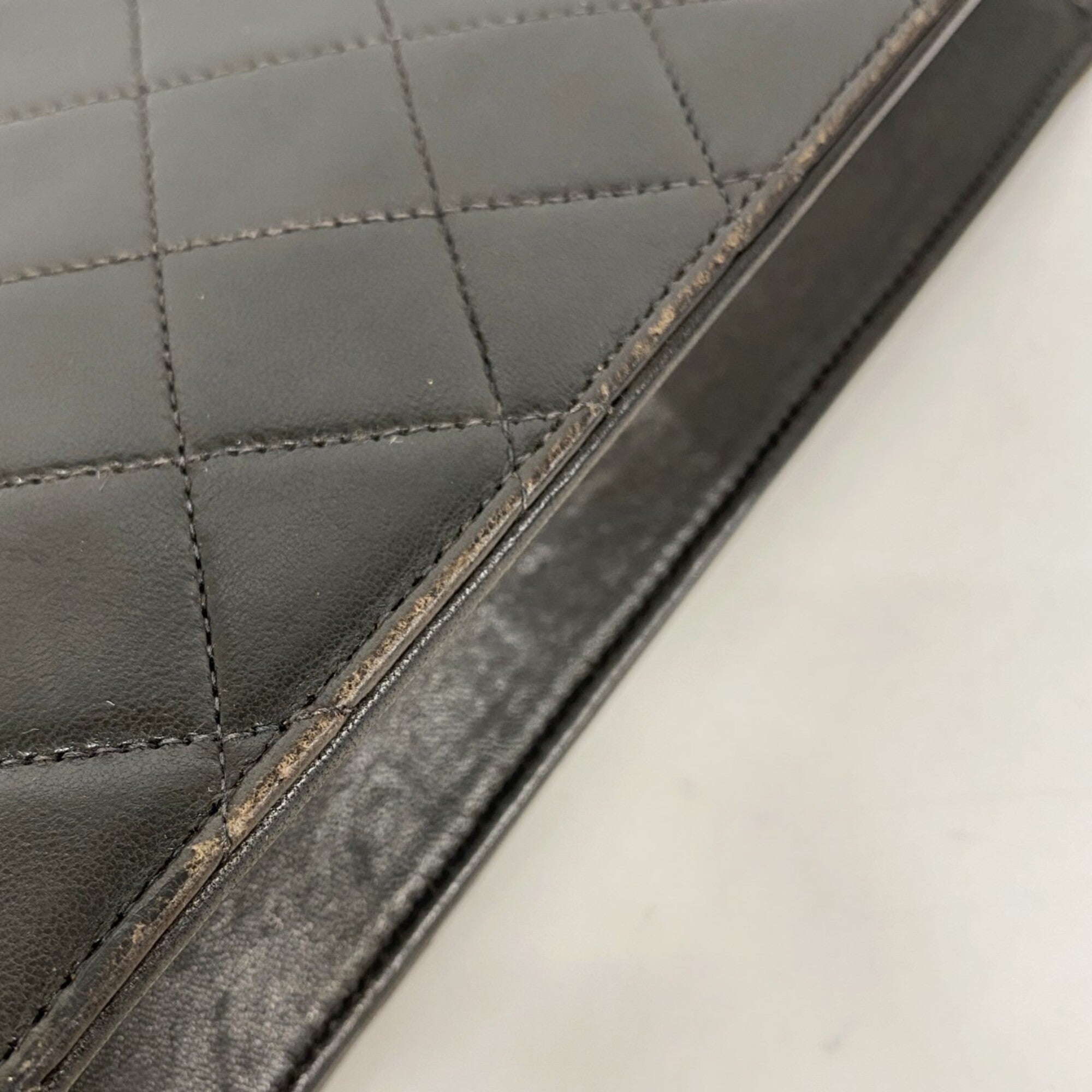 Chanel Black Leather Shoulder Bag (Pre-Owned)