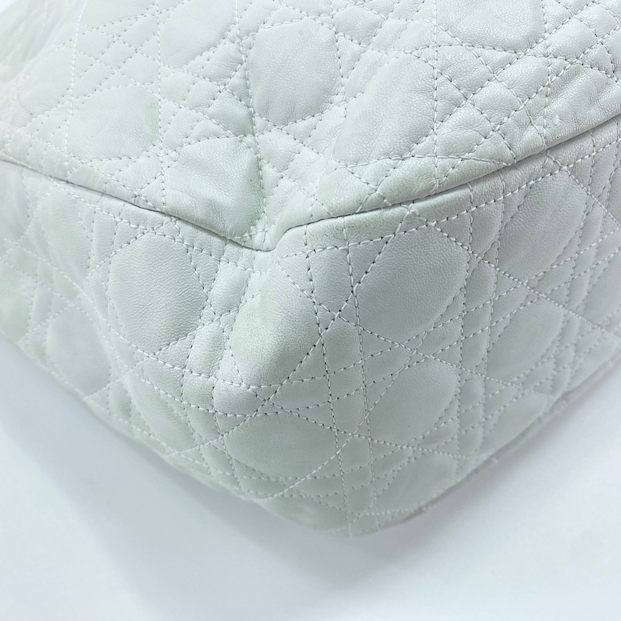 Christian Dior White Shoulder Bag (Pre-Owned)