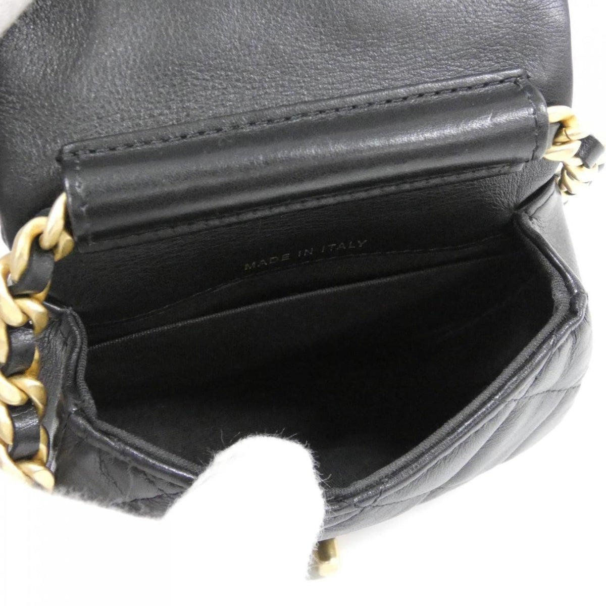 Chanel Black Leather Shoulder Bag (Pre-Owned)