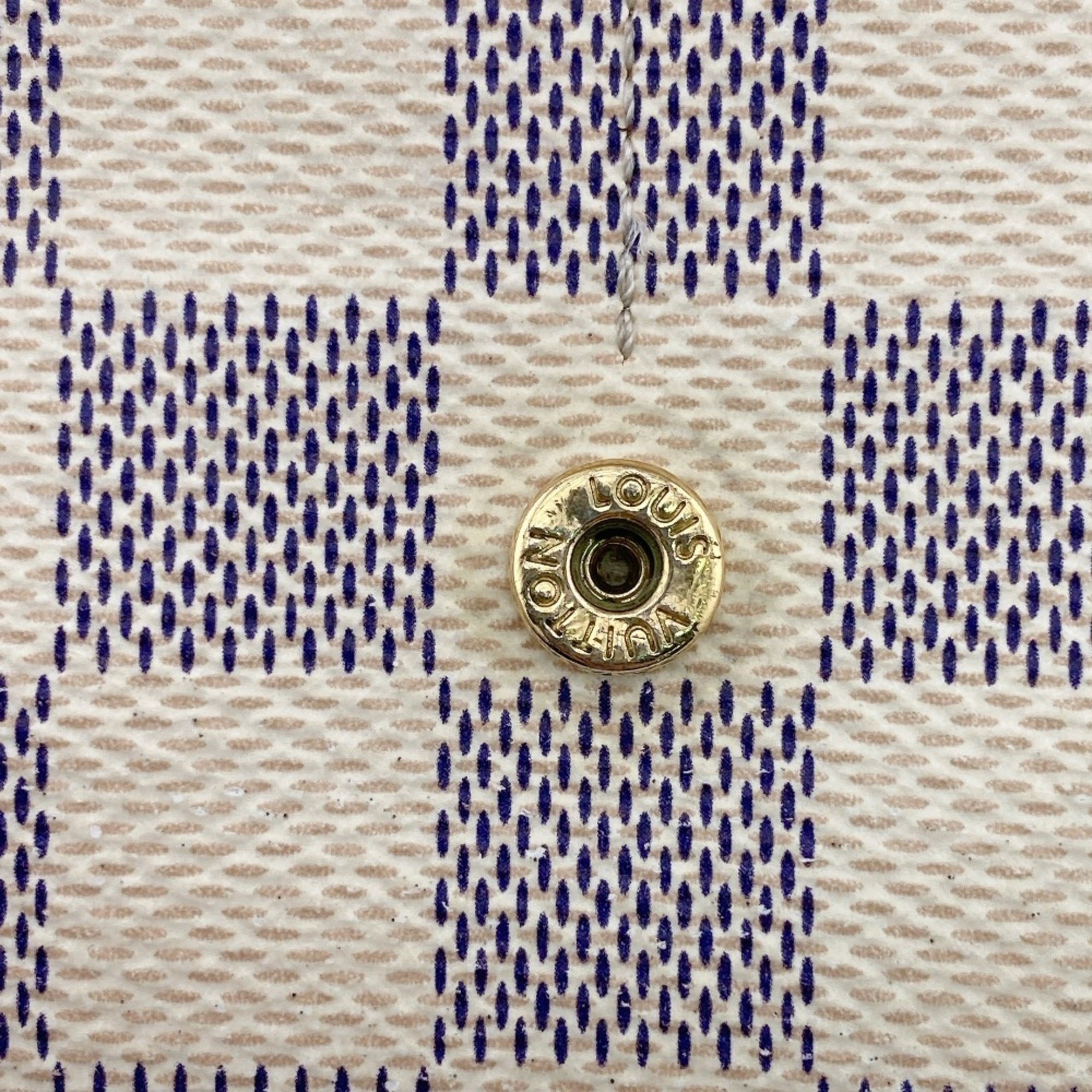 Louis Vuitton White Leather (Pre-Owned)