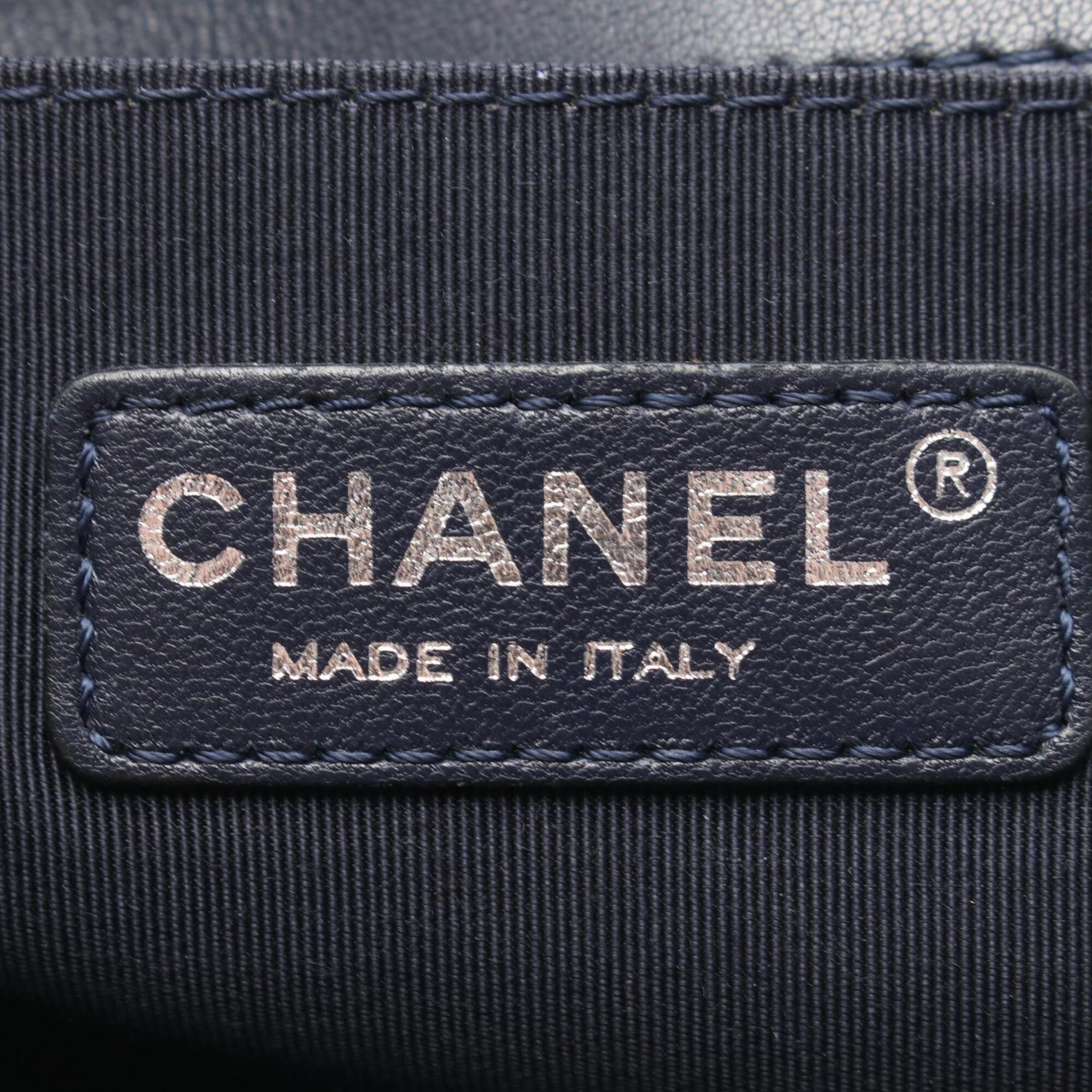 Chanel Boy Chanel Navy Leather Handbag Shoulder Bag (Pre-Owned)