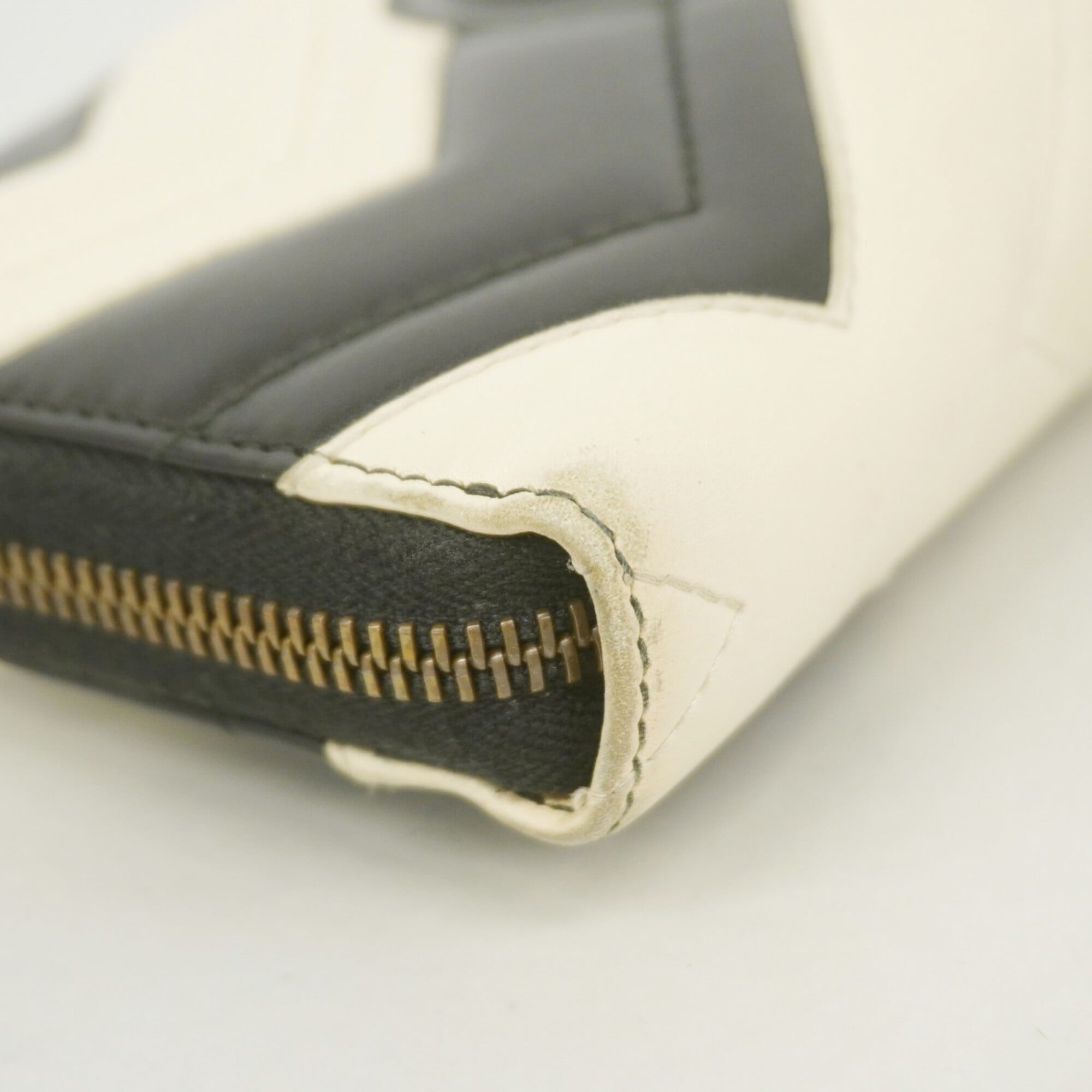 Gucci Black White Leather Long Wallet (Bi-Fold) (Pre-Owned)